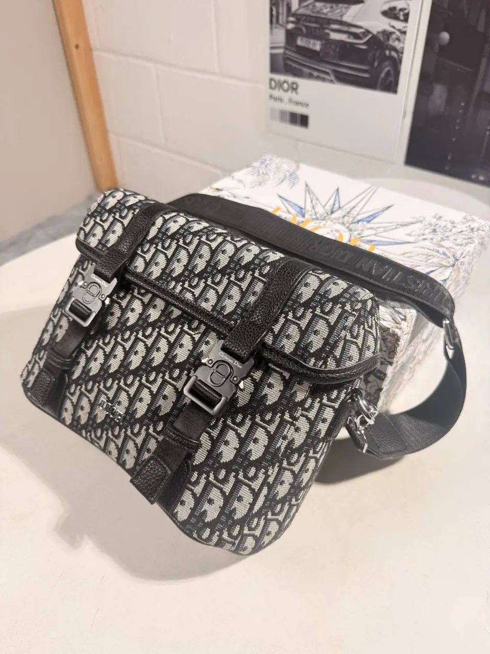 IOR MESSENGER BAG Stock supplier
