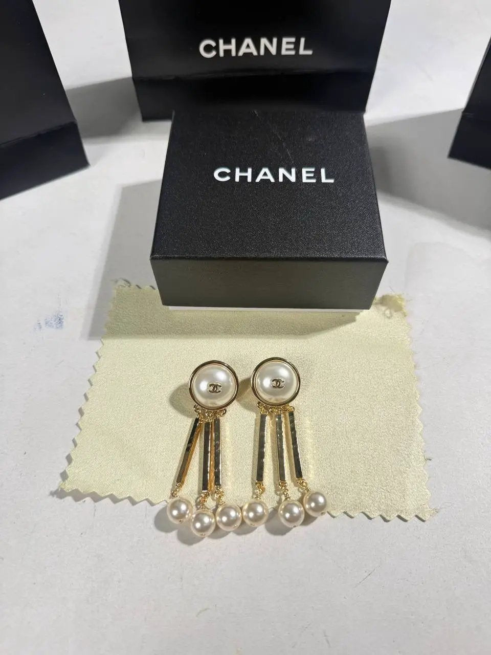 CHNL PENDANT EARRINGS by Stock supplier