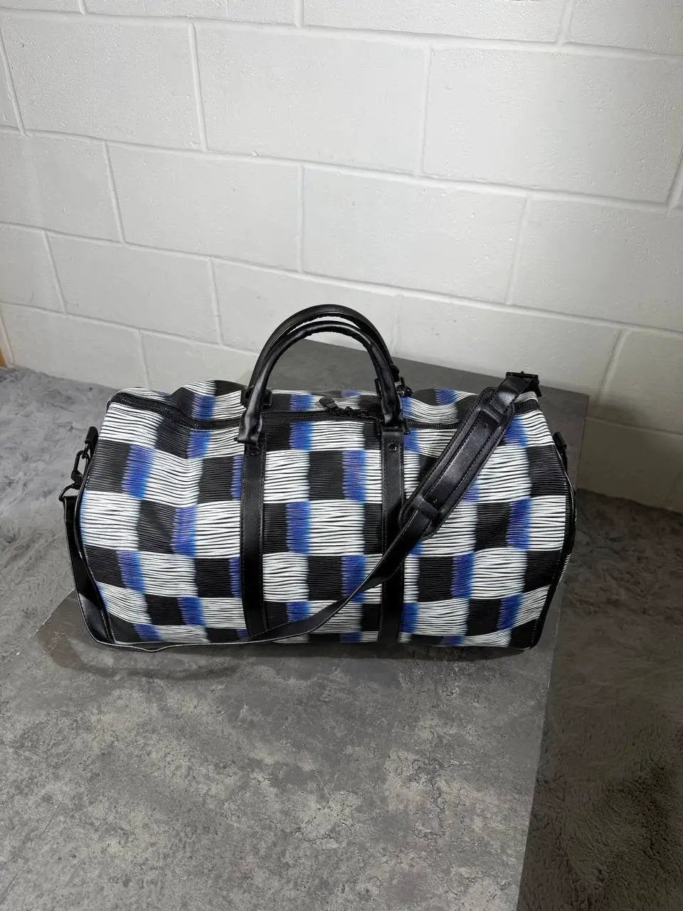 LVE HOLD ALL BAG by Stock supplier