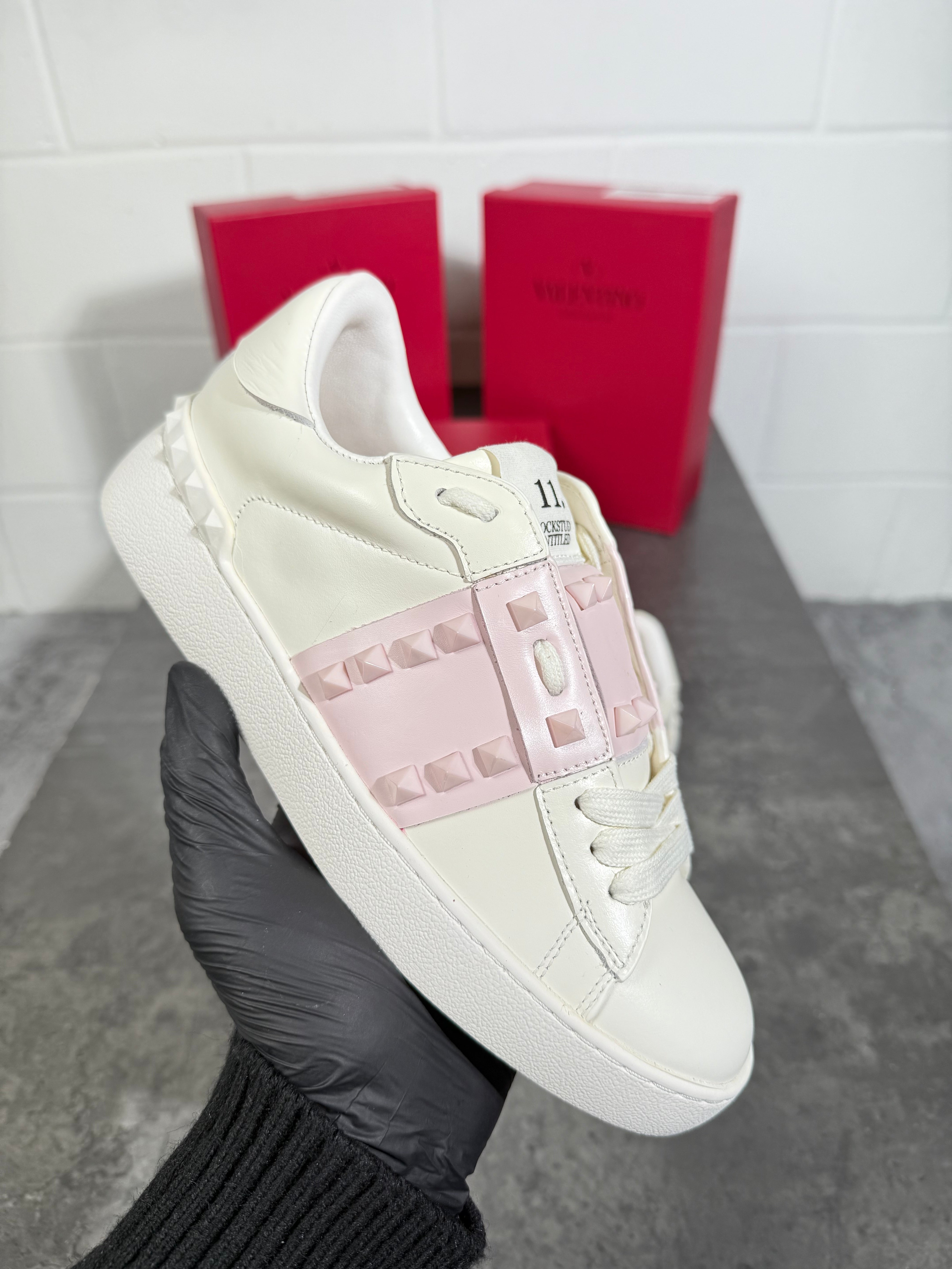 Ladies VLTN trainers pink n white