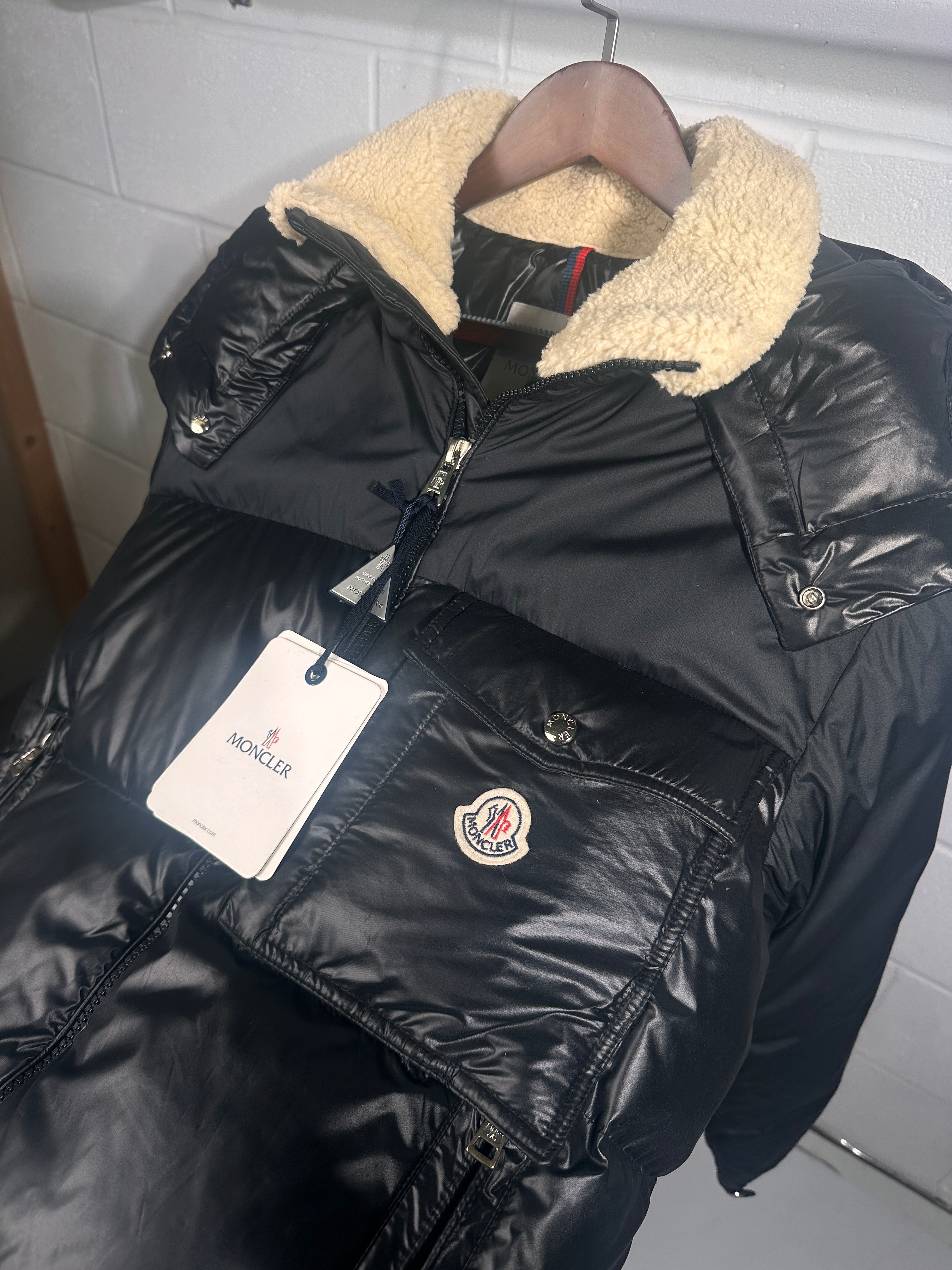 Moncler Bayuda Down Jacket Black