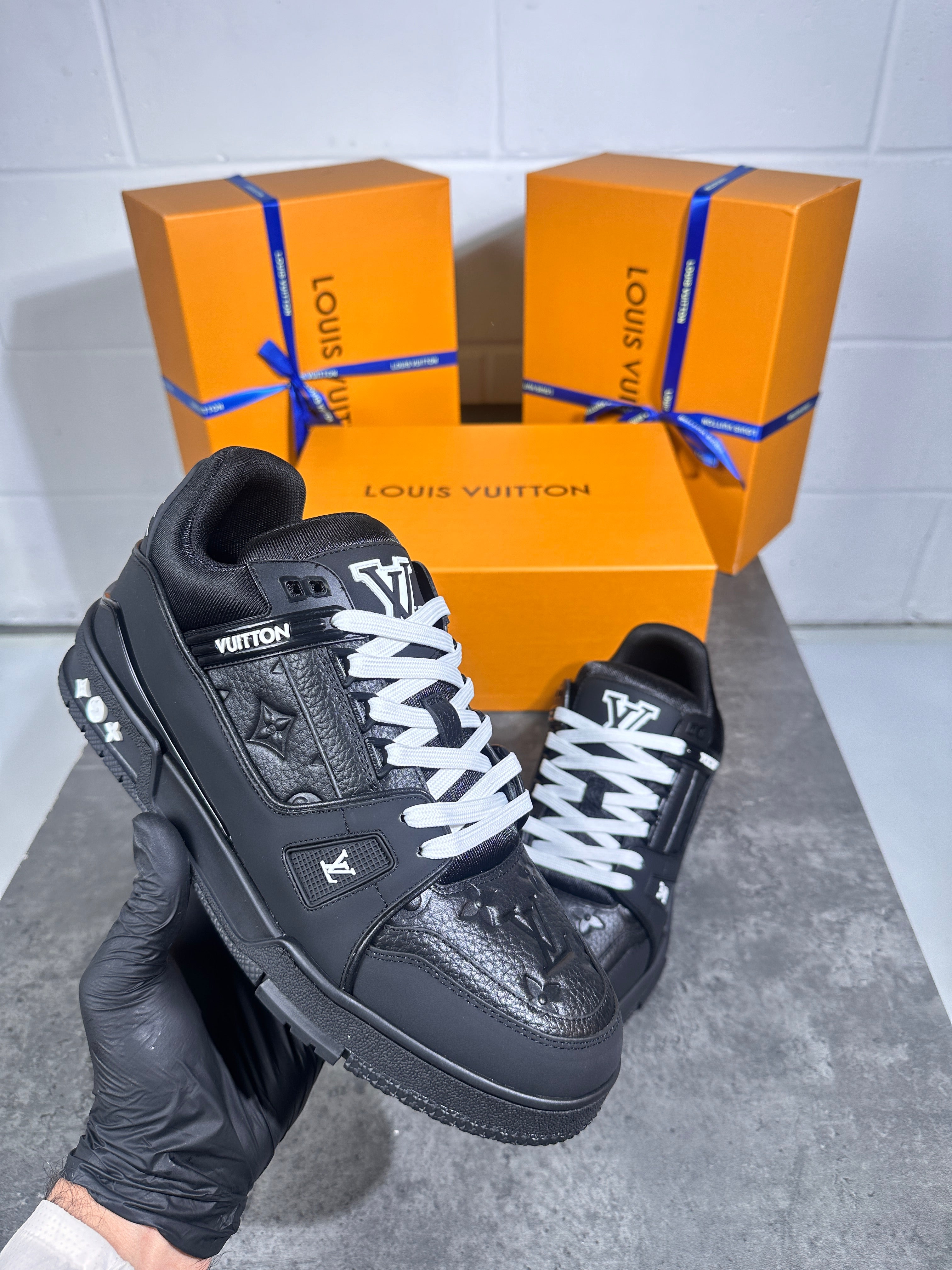 Lv full black trainers