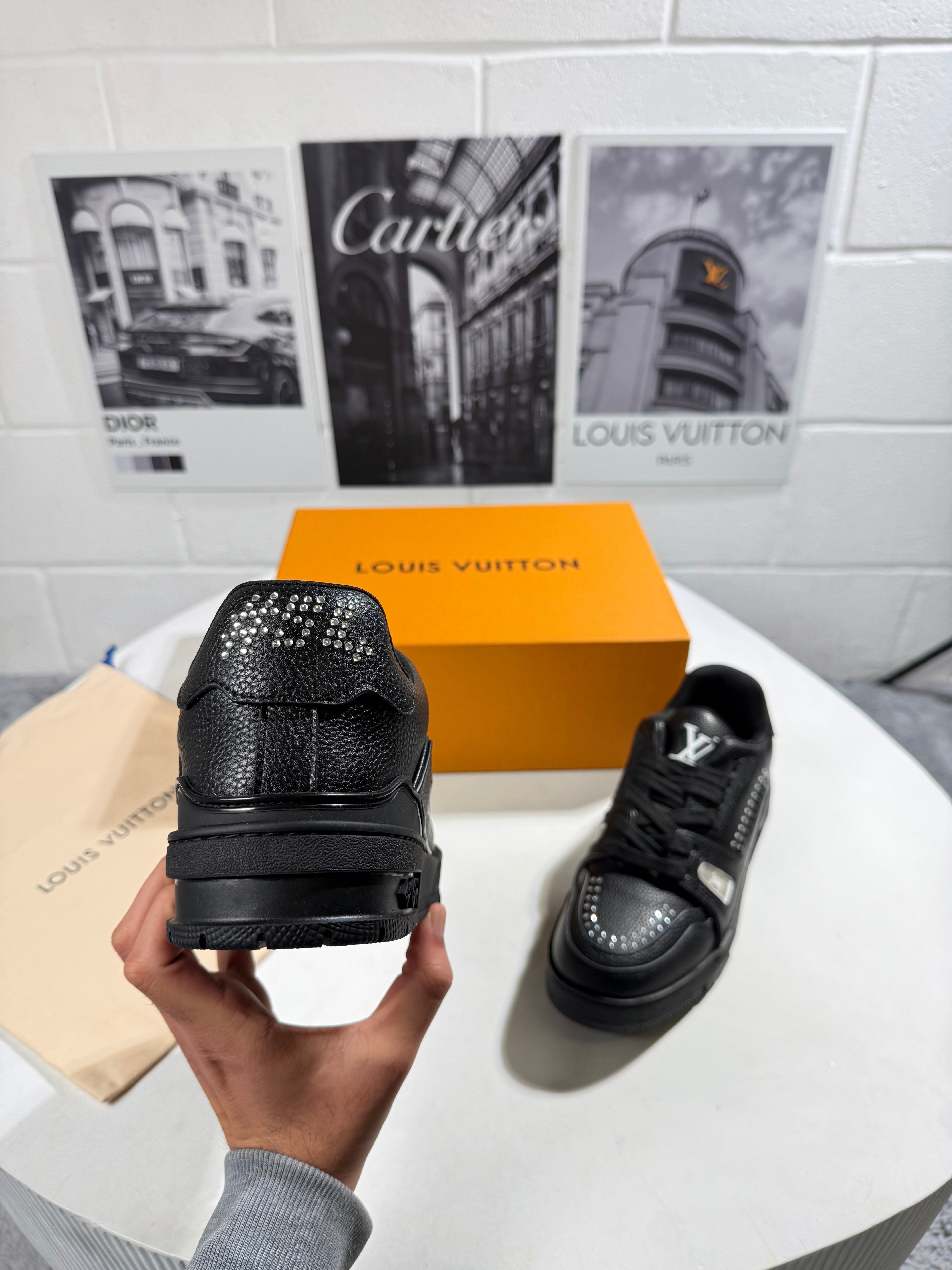 LV TRAINER BLACK CALF