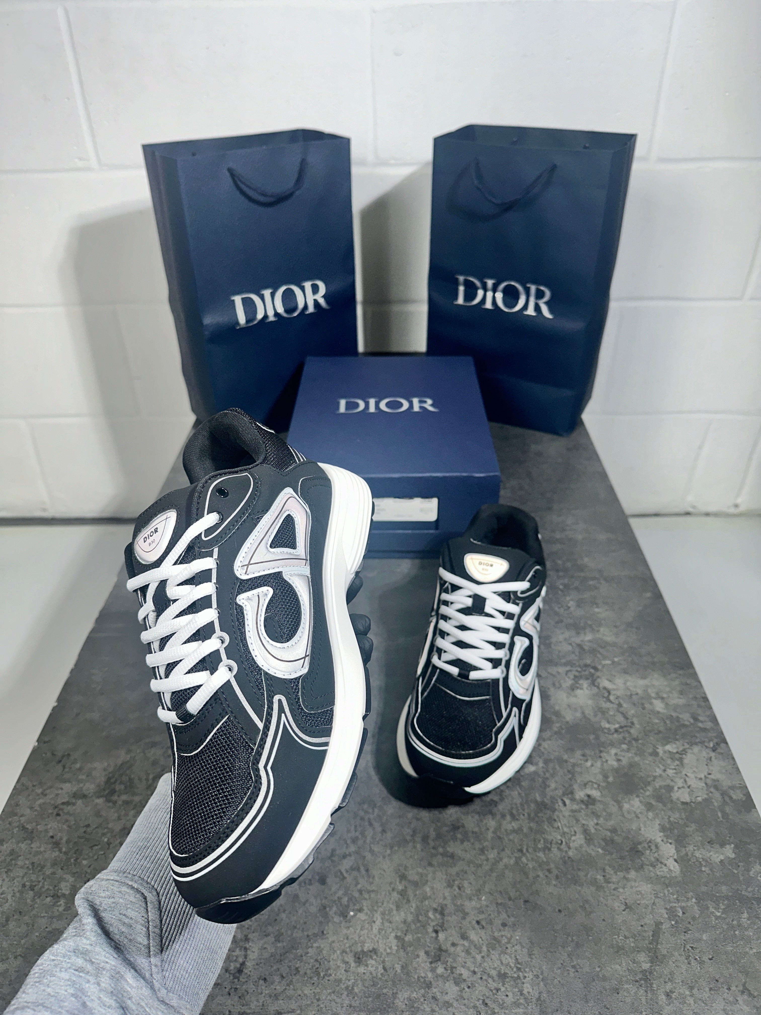 (pre-order)Dior b30 - white and black