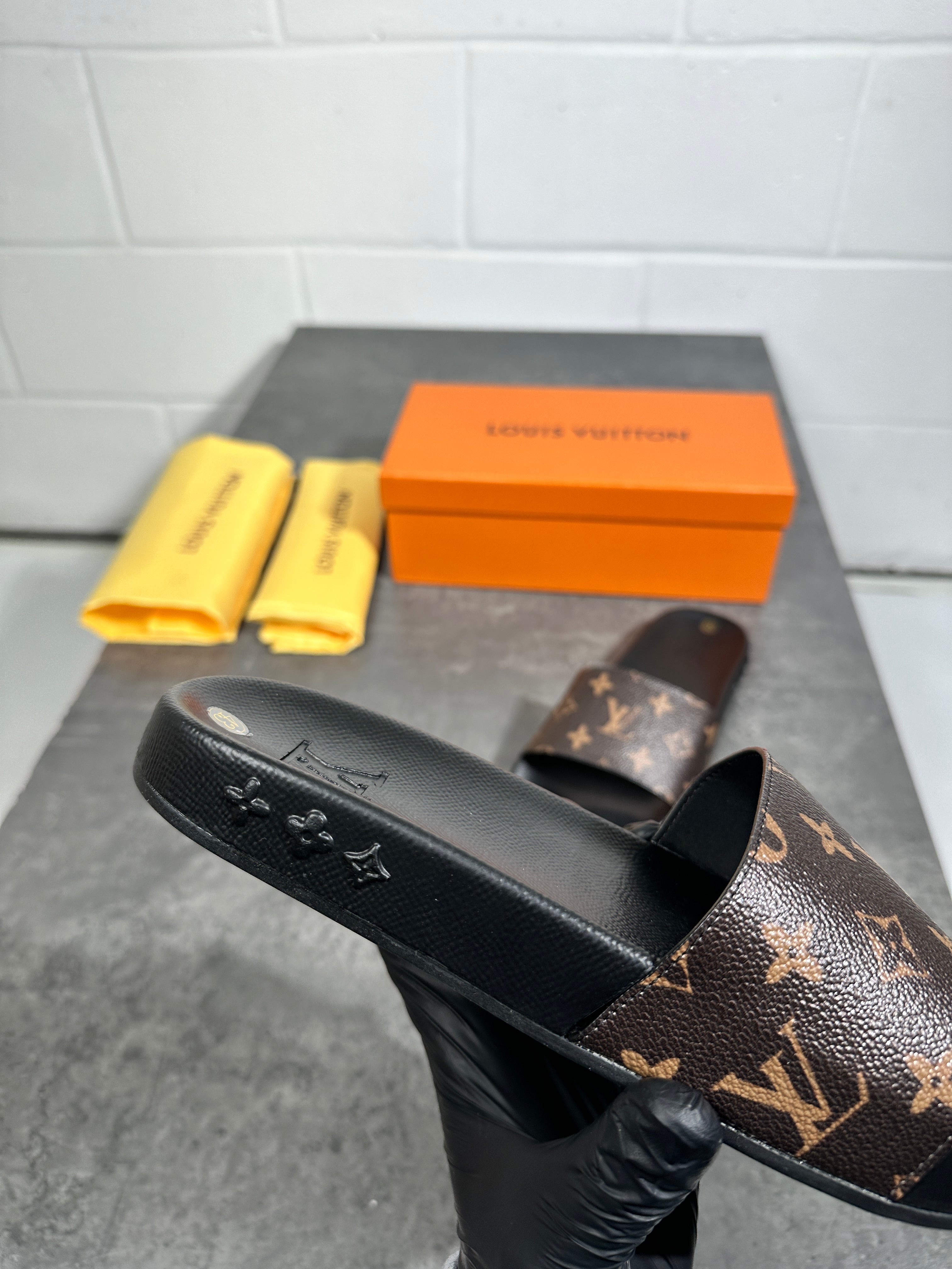 Louis Vuitton- Slides brown