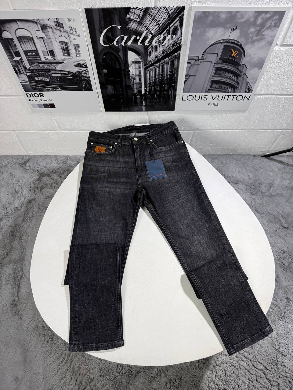 LVE EMBROIDERED LOGO JEAN