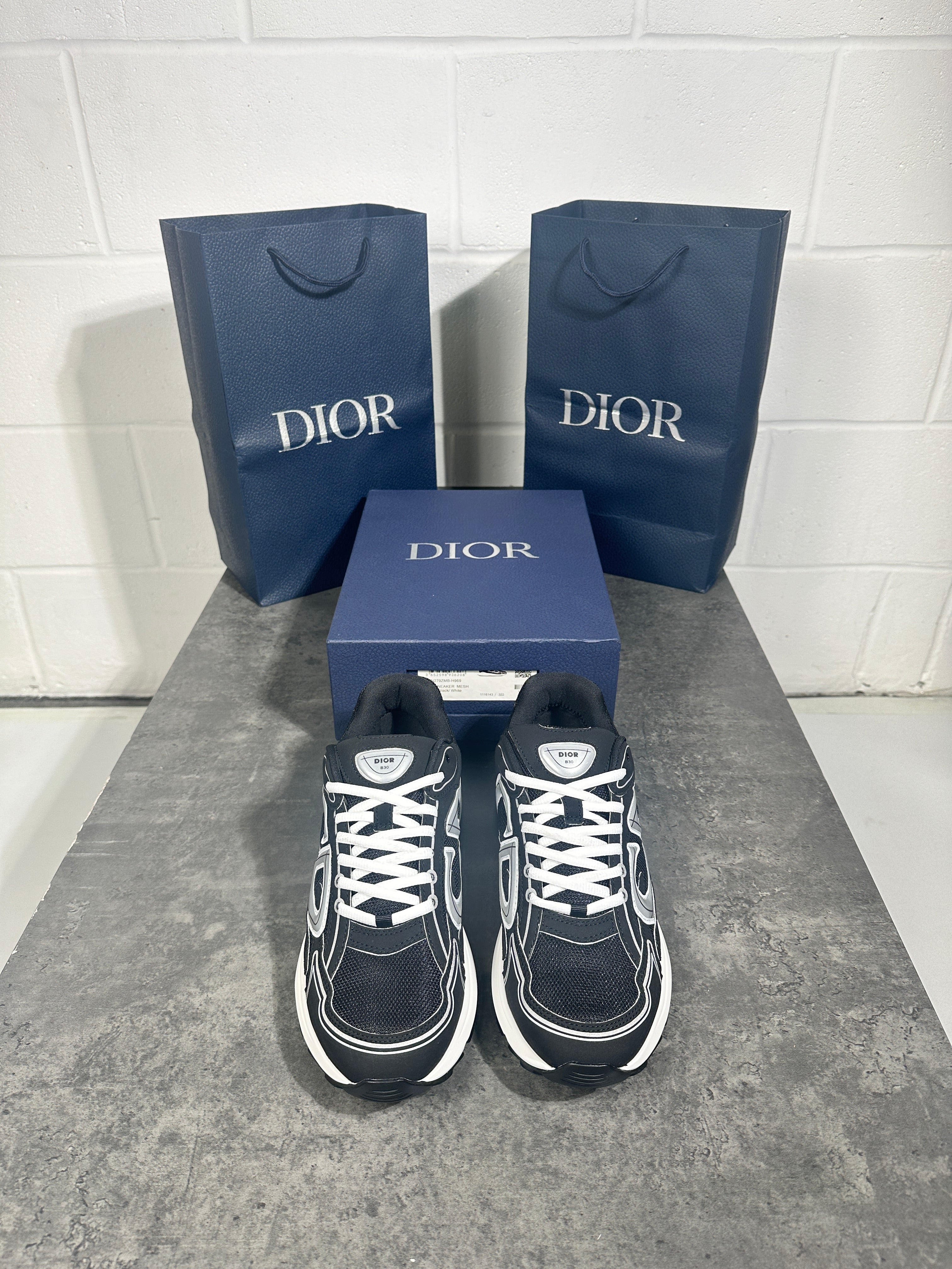 (pre-order)Dior b30 - white and black