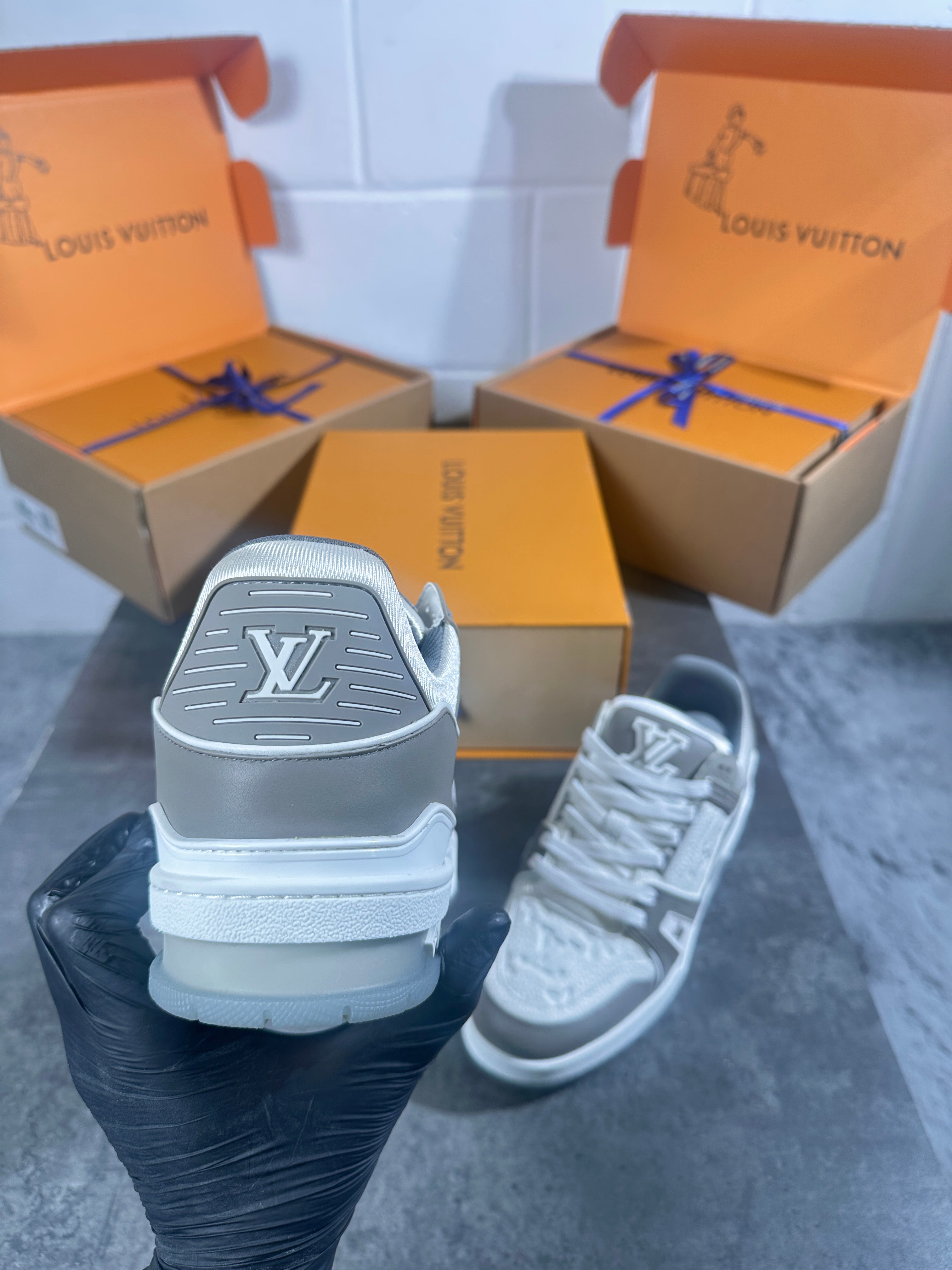 Lv trainers grey