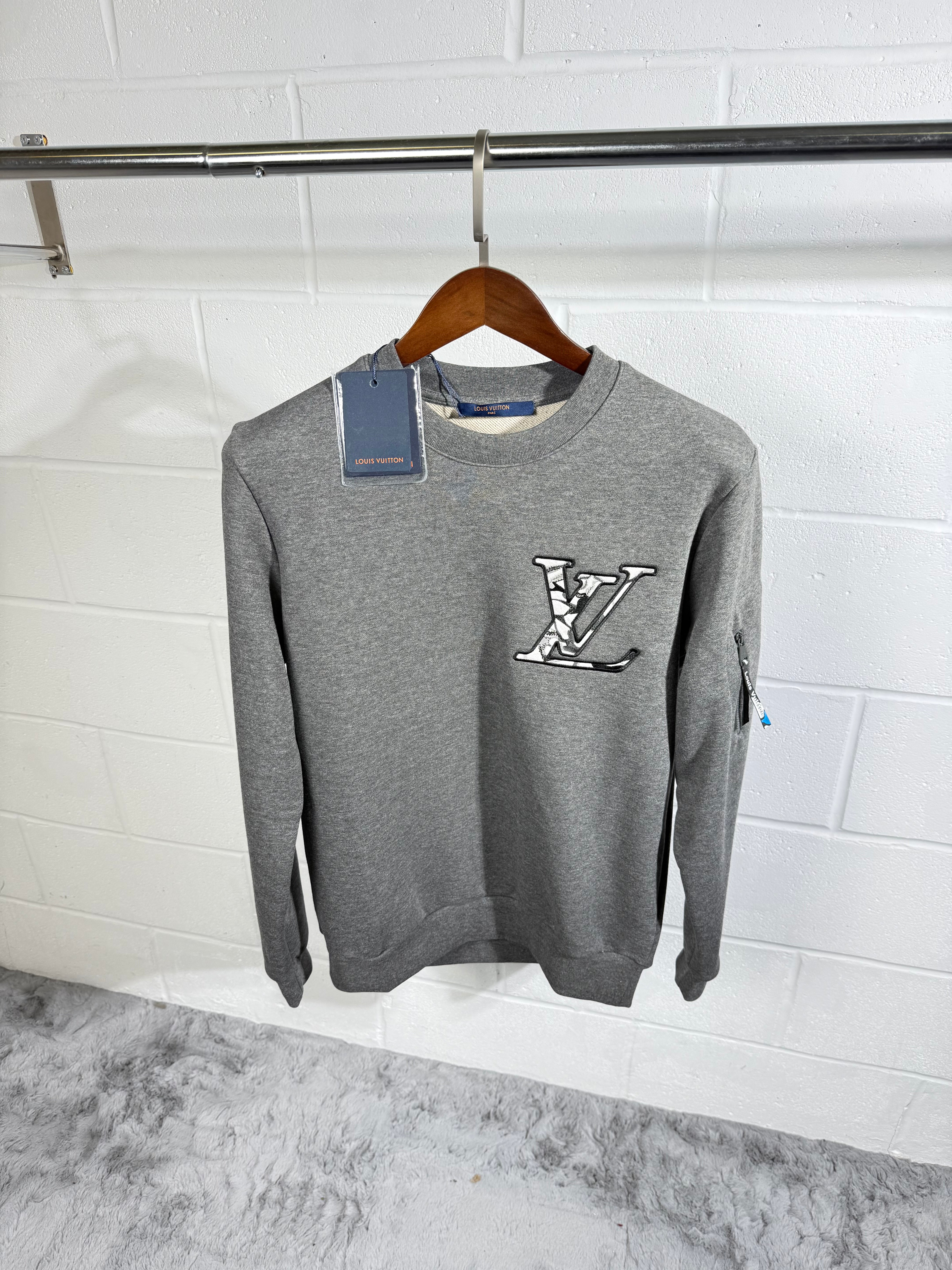 LV sweater grey