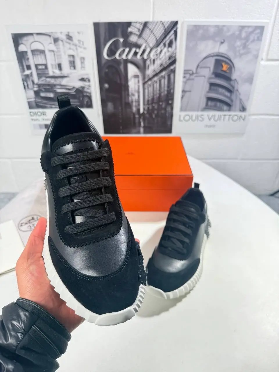 HRMS BOUNCE BLACK&WHITE by Stock supplier