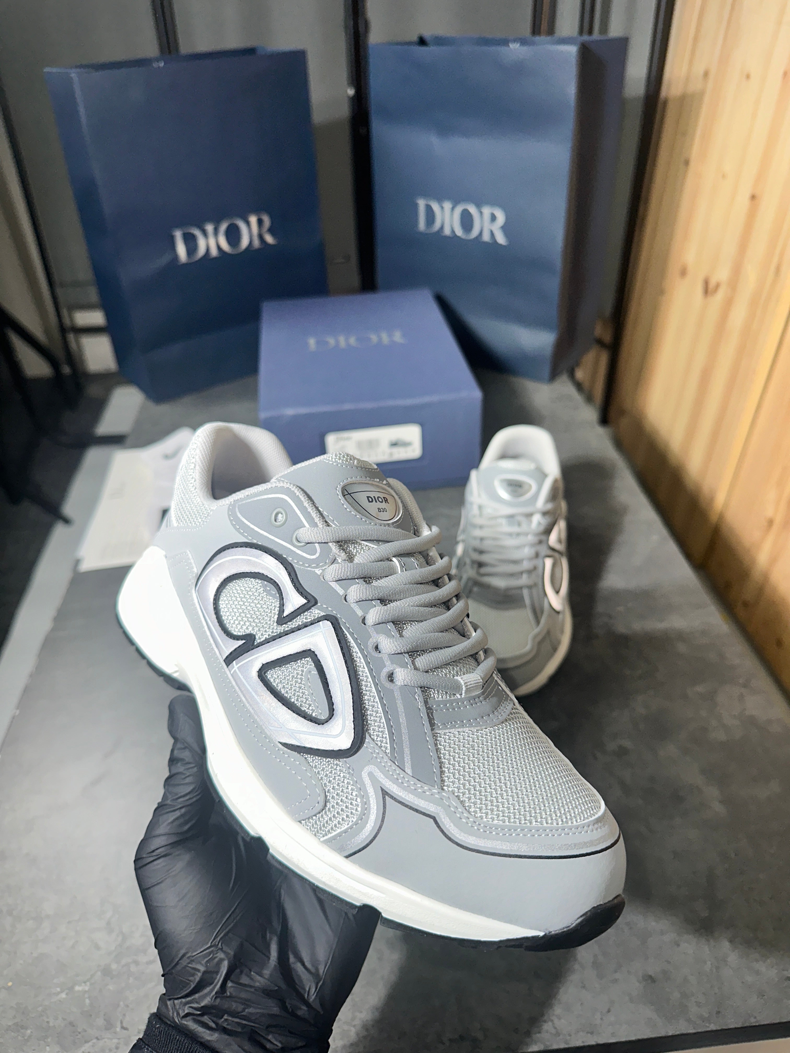 (pre-order)Dior - b30 grey and white