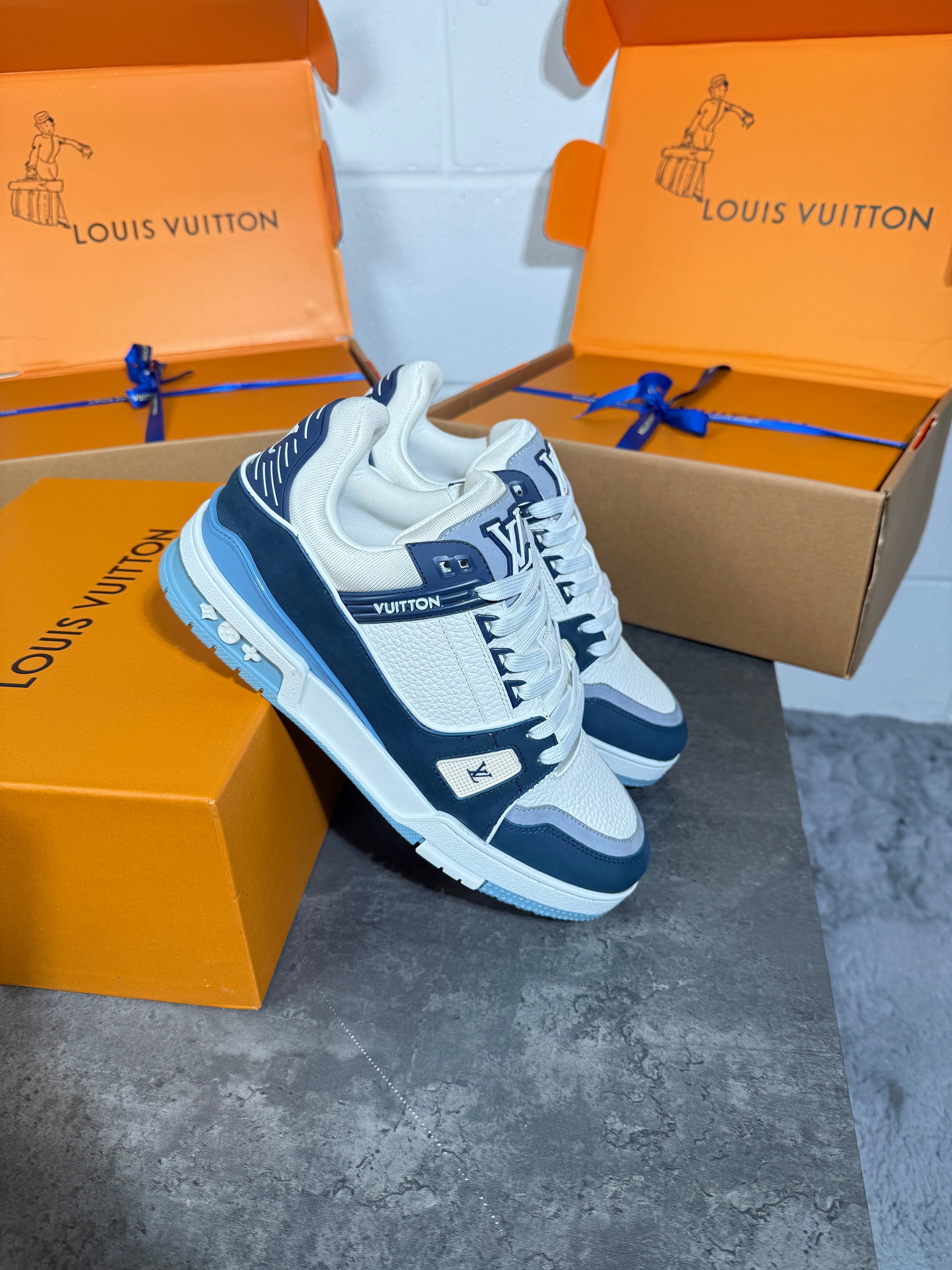 Lv trainers navy