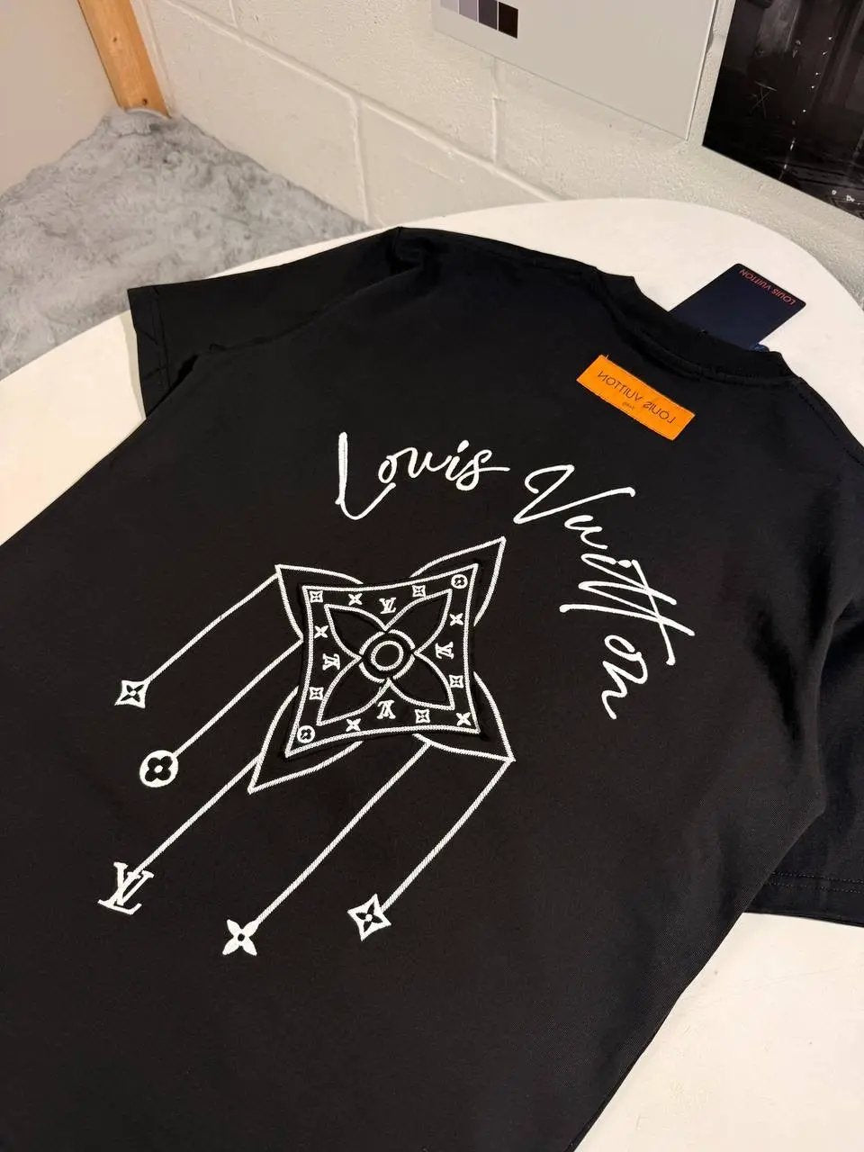 LVE EMBROIDERED TSHIRT Stock supplier