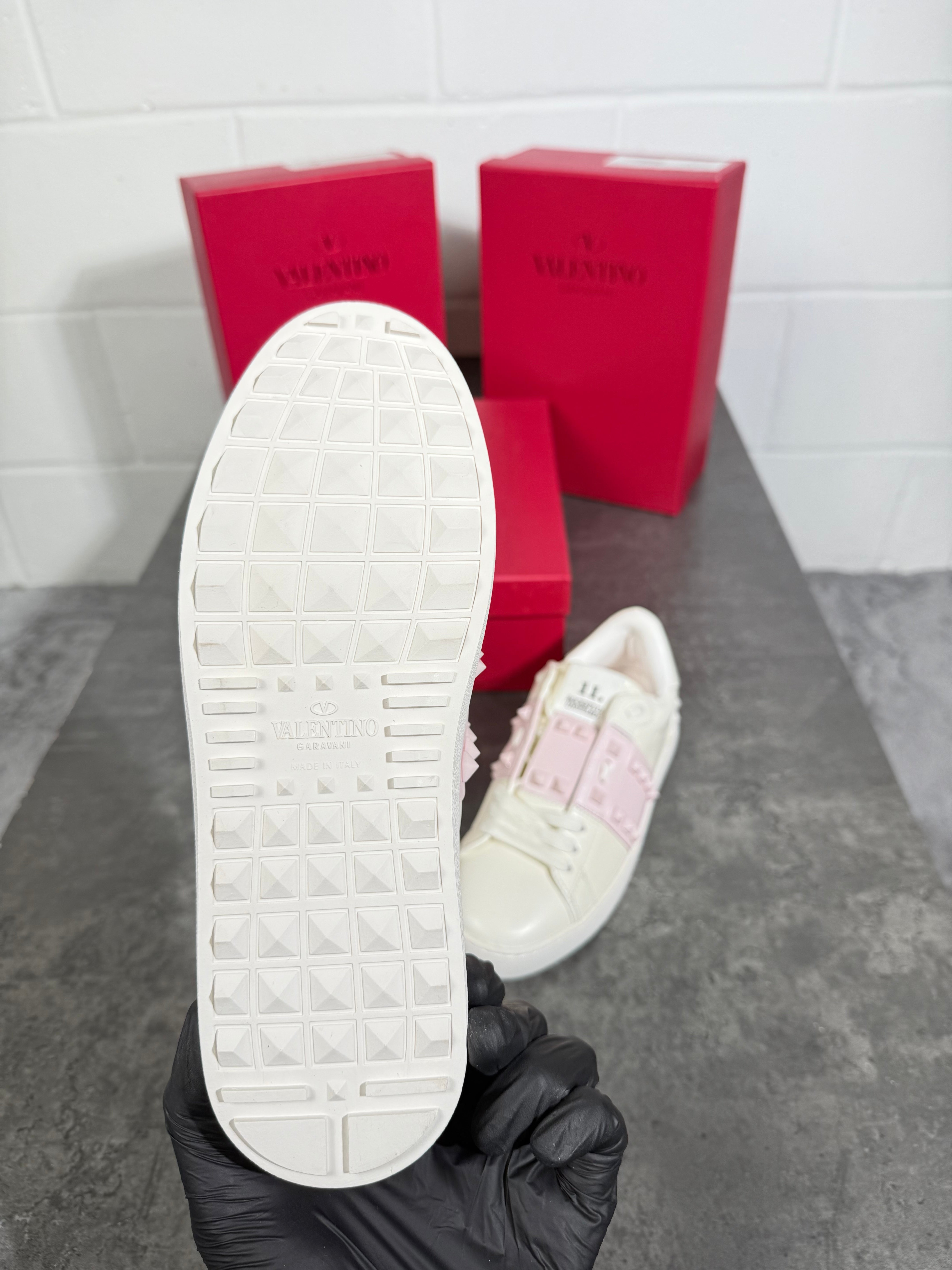 Ladies VLTN trainers pink n white