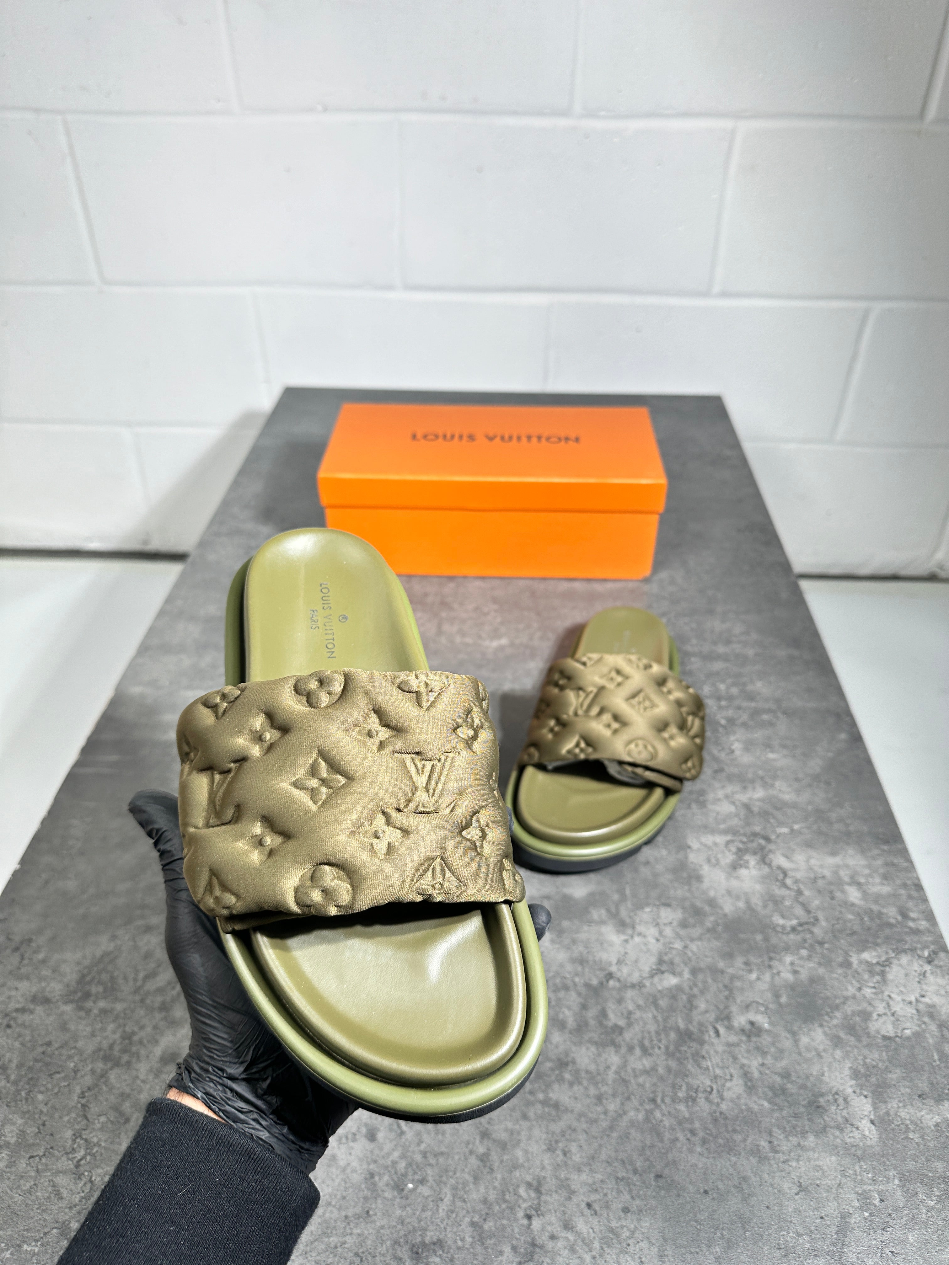 Lv - slides green