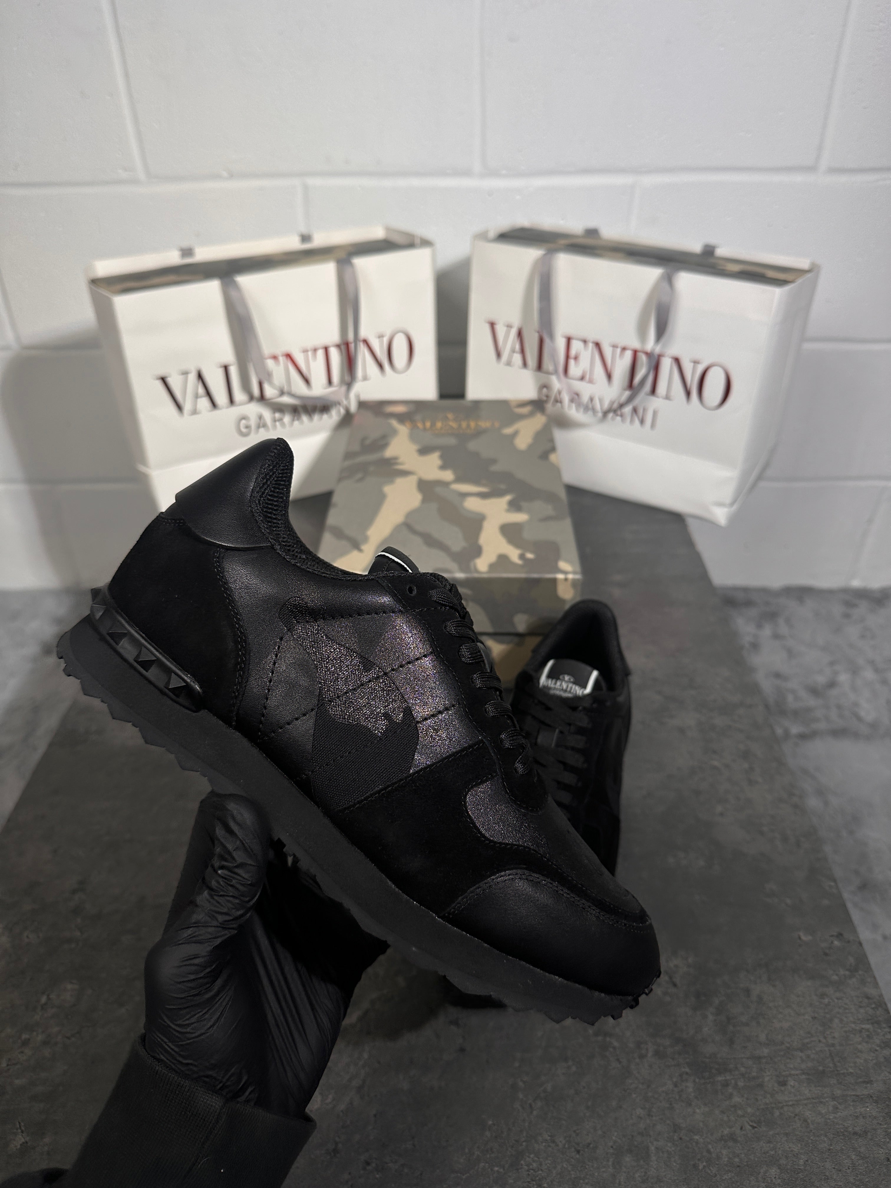 Valentino trainer triple black