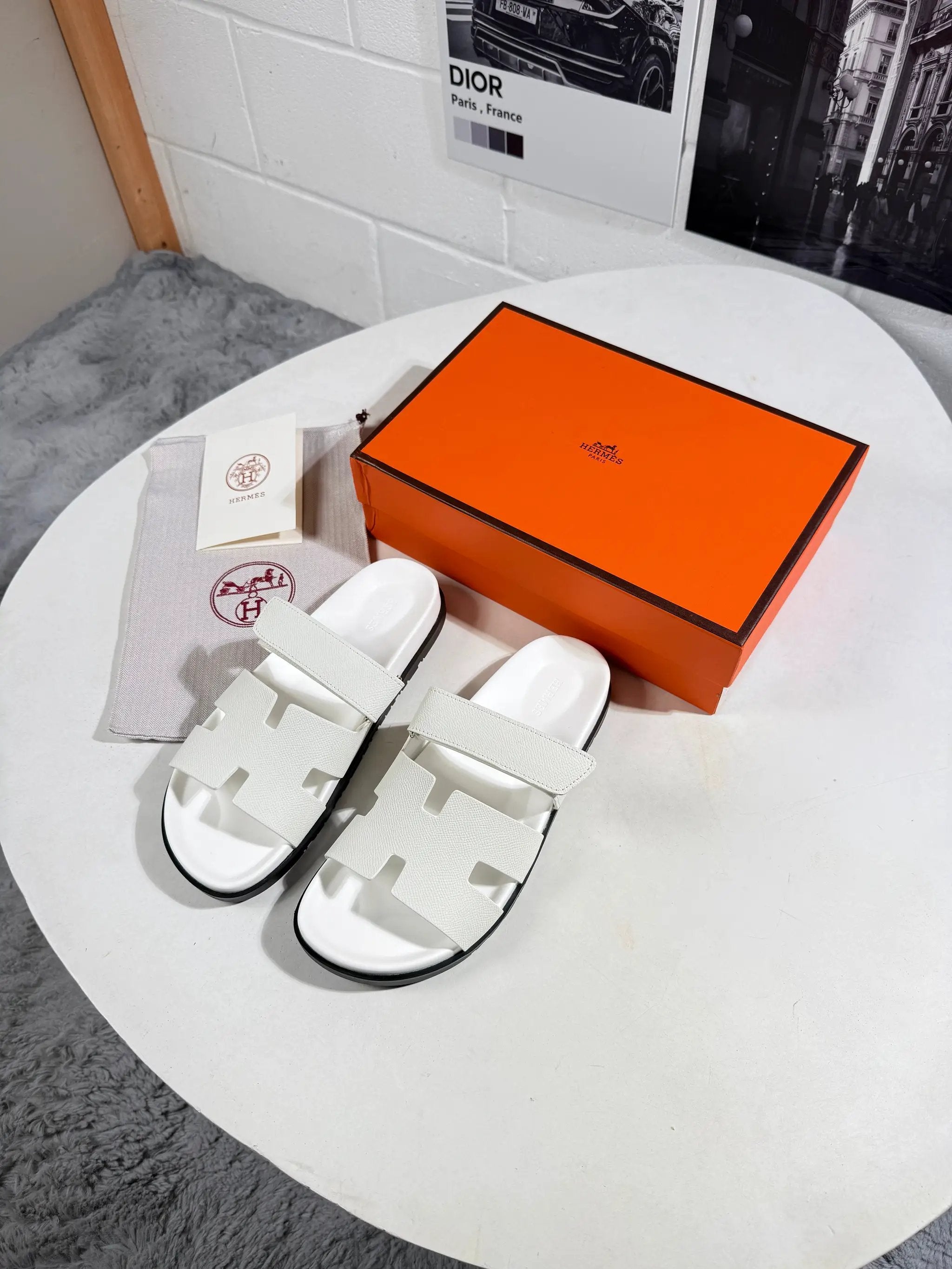 HRMS WHITE SLIDES MENS by Stock supplier