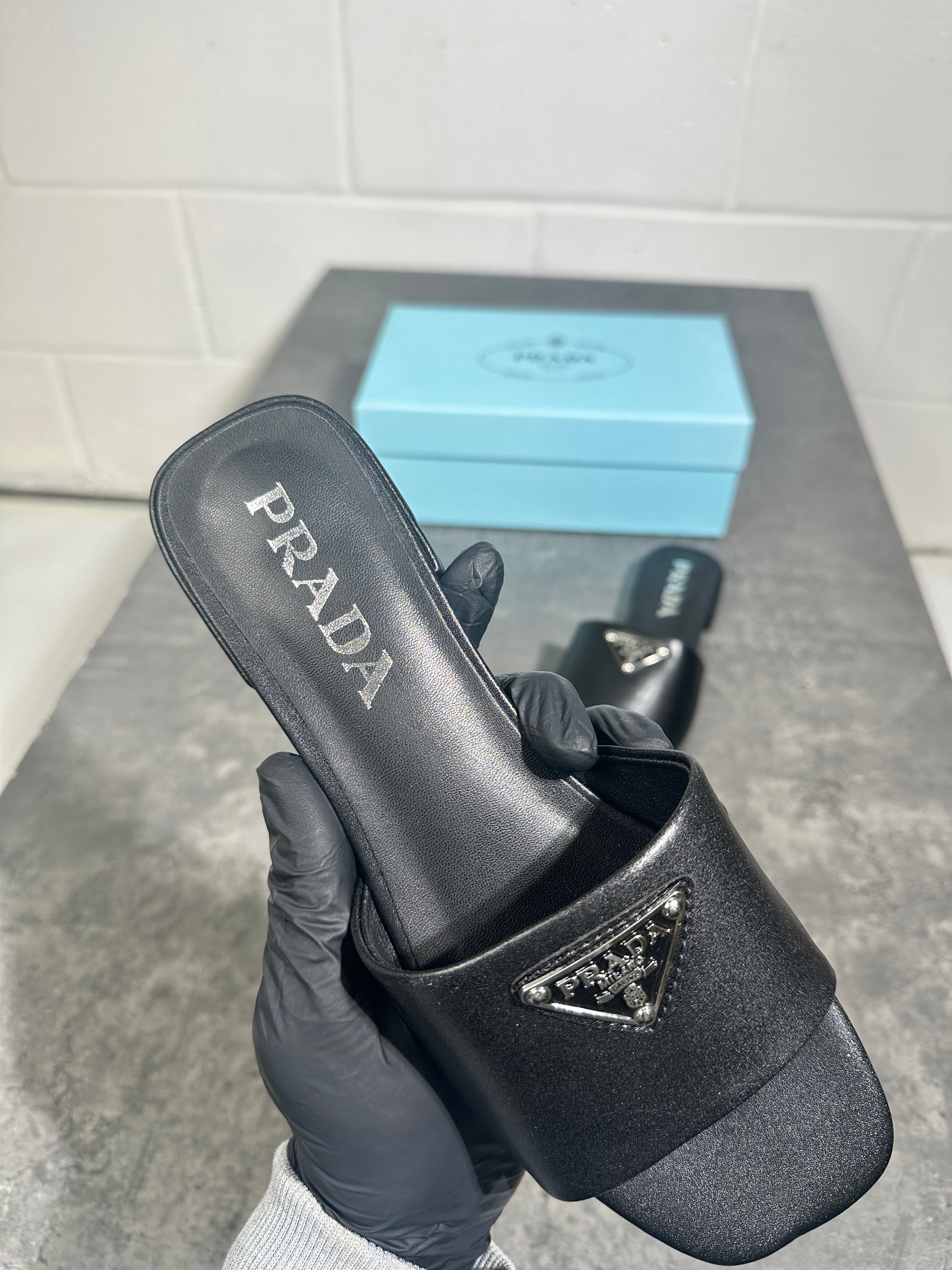 Prada - slides