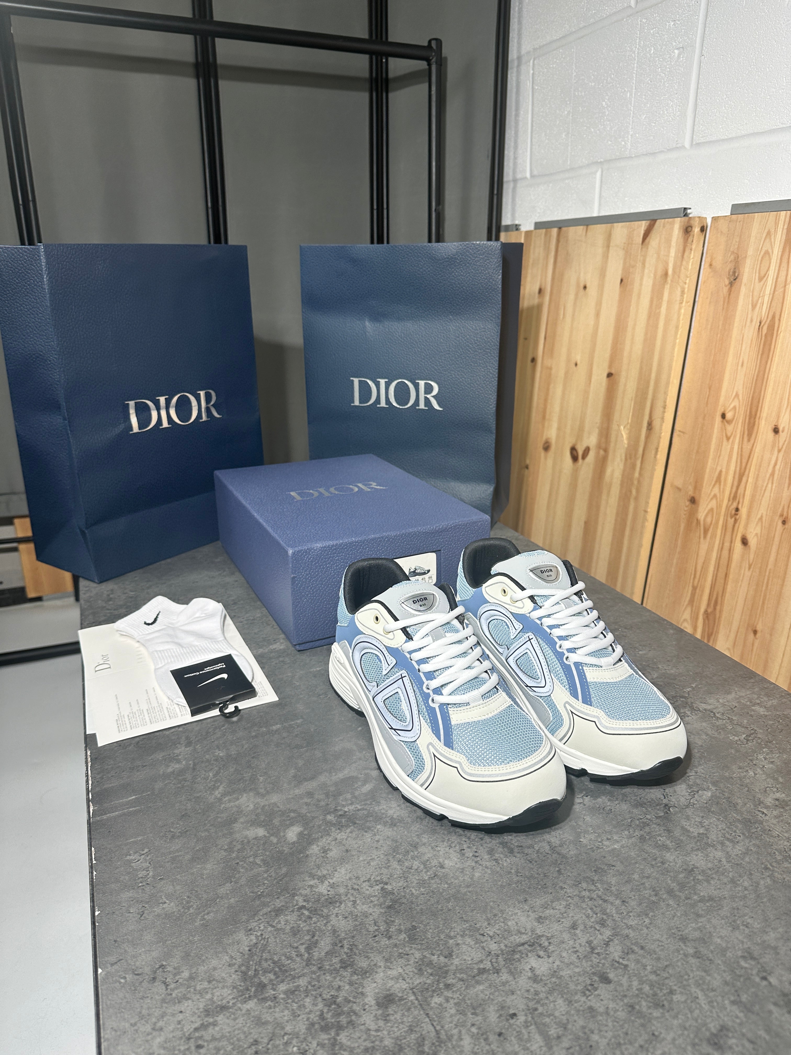 (pre-order)Dior - b30 baby blue