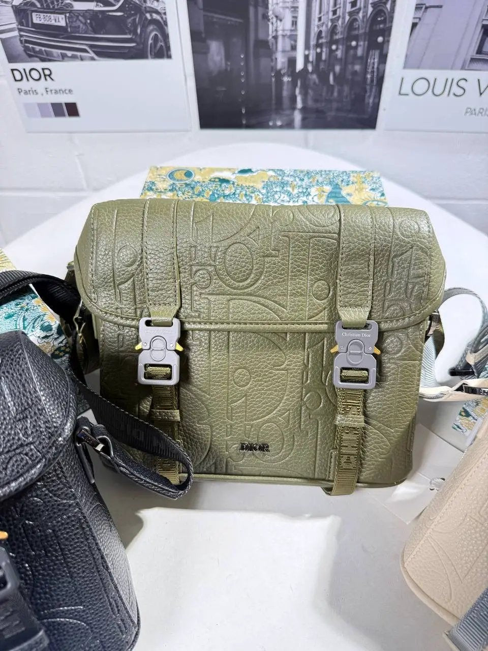 IOR HIT THE ROAD MESSENGER BAG
