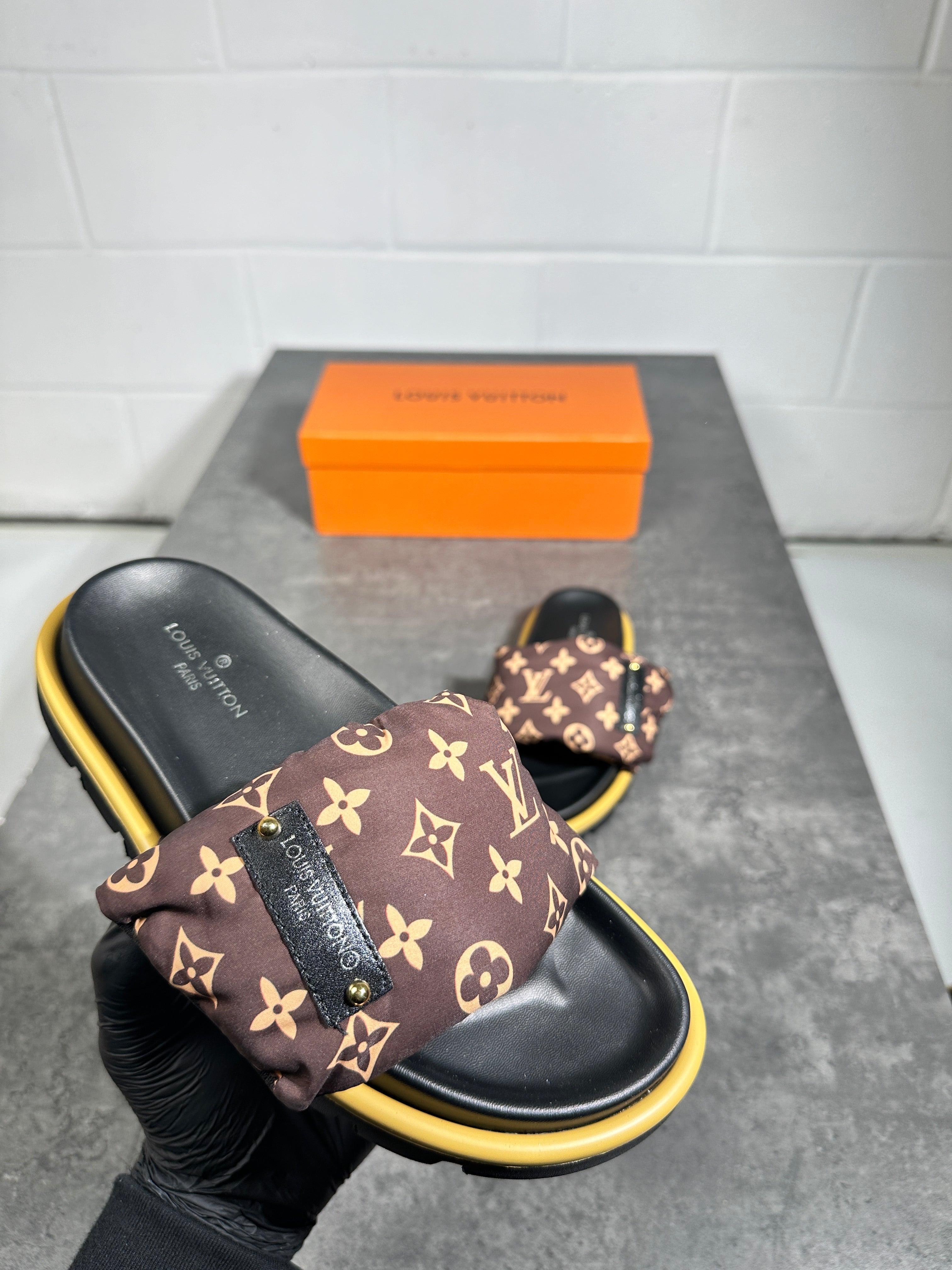 Lv - pillow slides brown logo