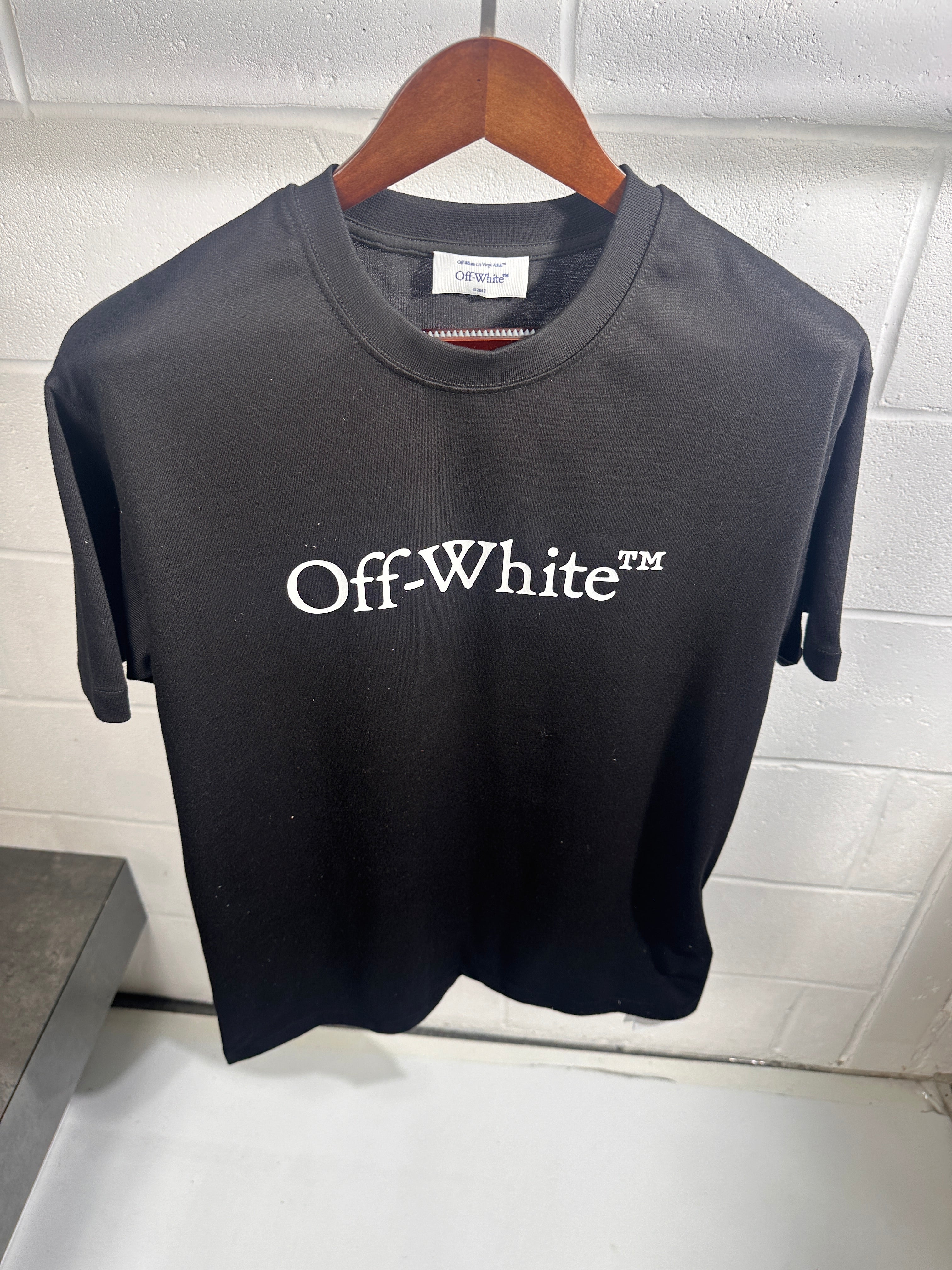 OFF-white tee black