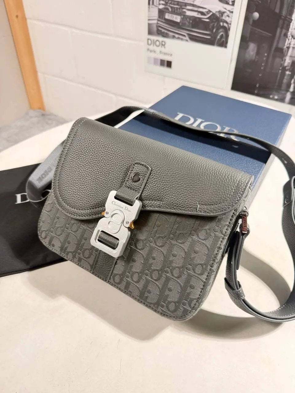 IOR SADDLE MESSENGER BAG Stock supplier