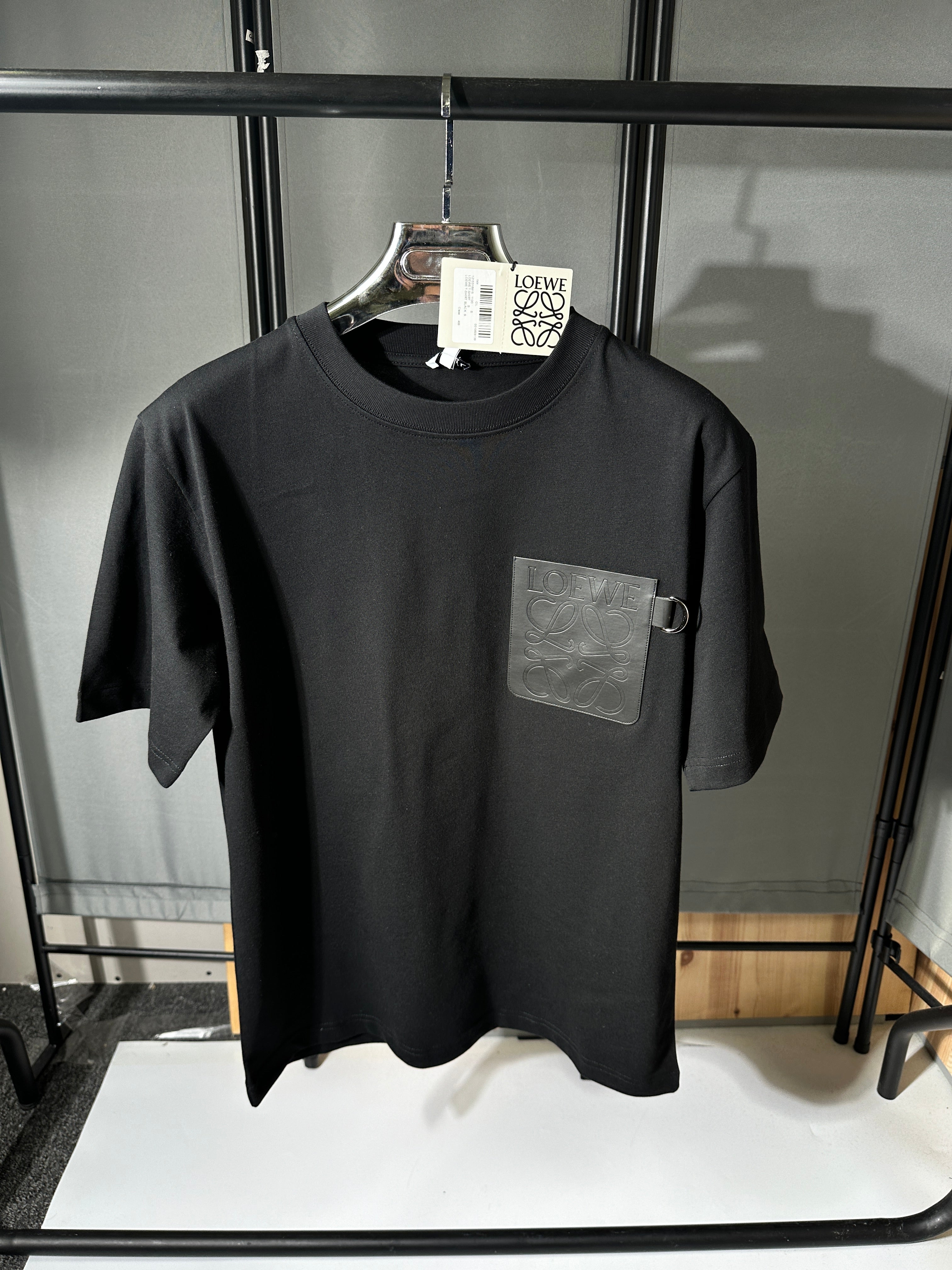 Loewe - pocket logo tee black