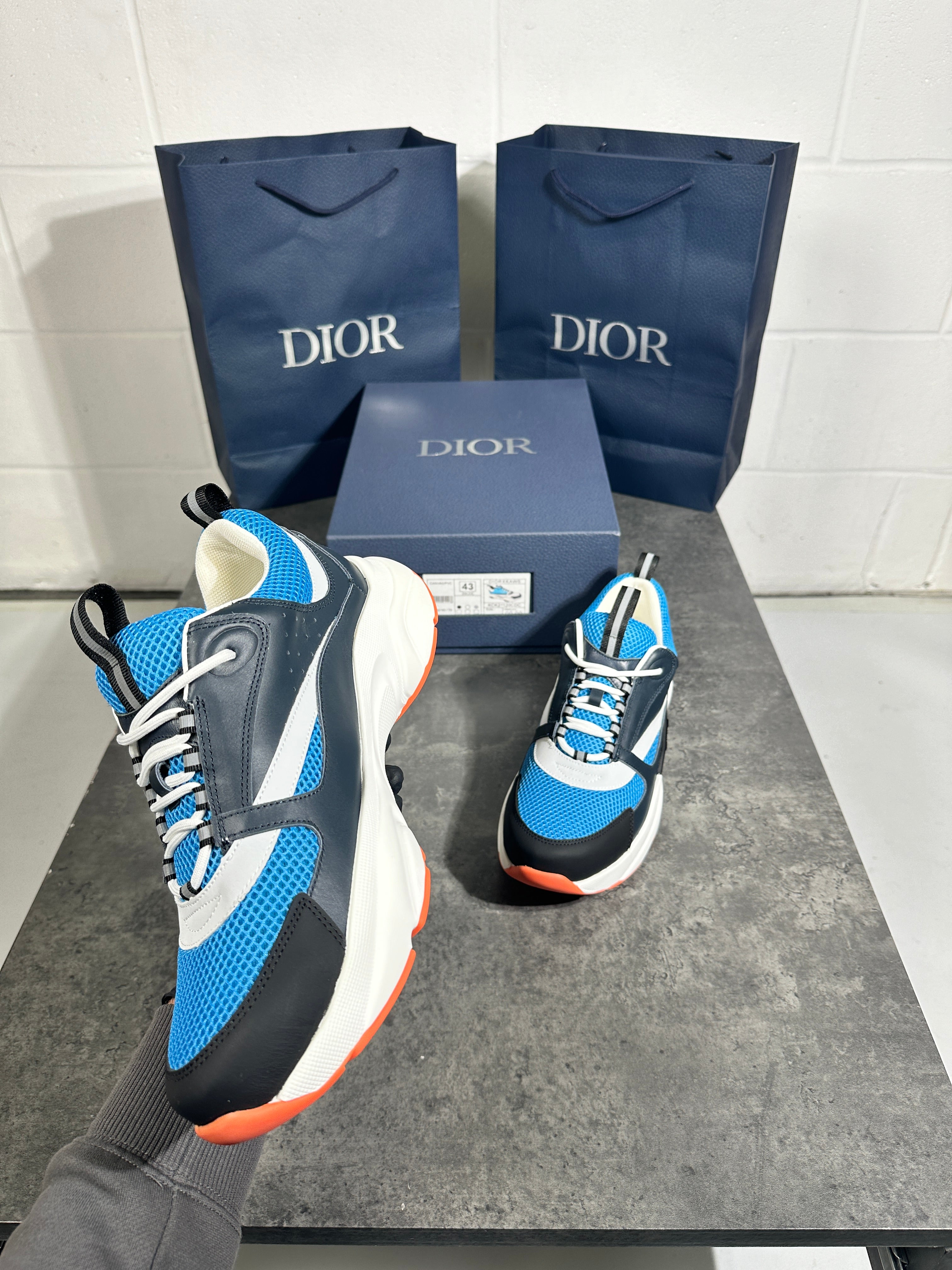 Dior - b22 blue