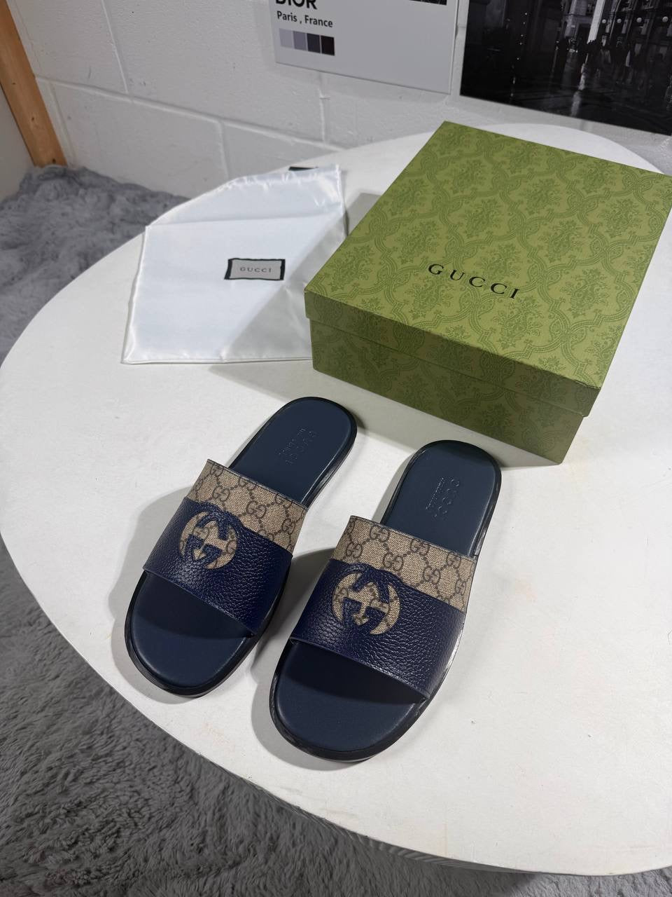 UCCI BLUE LOGO SLIDERS