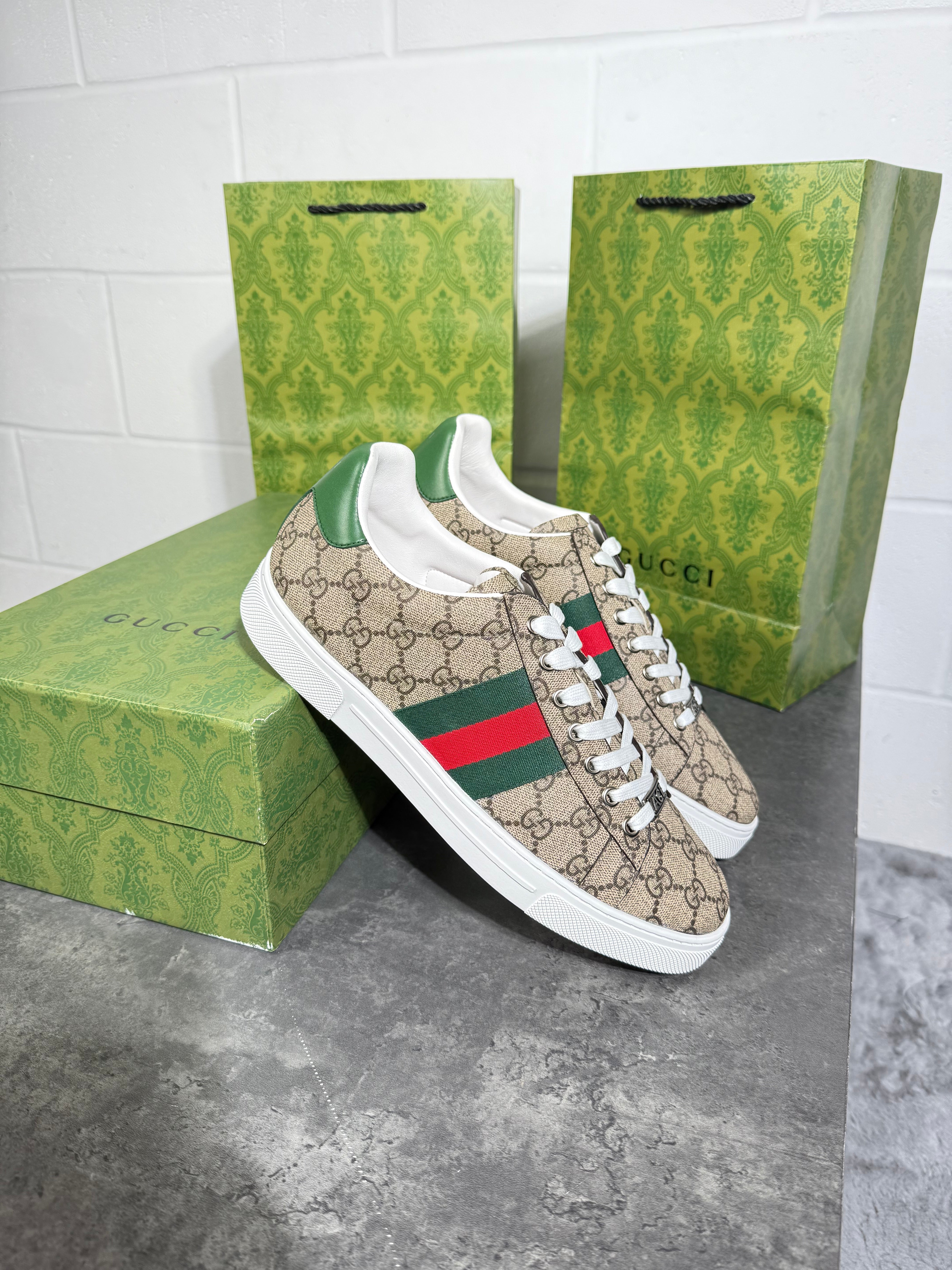 Gucci sneakers brown