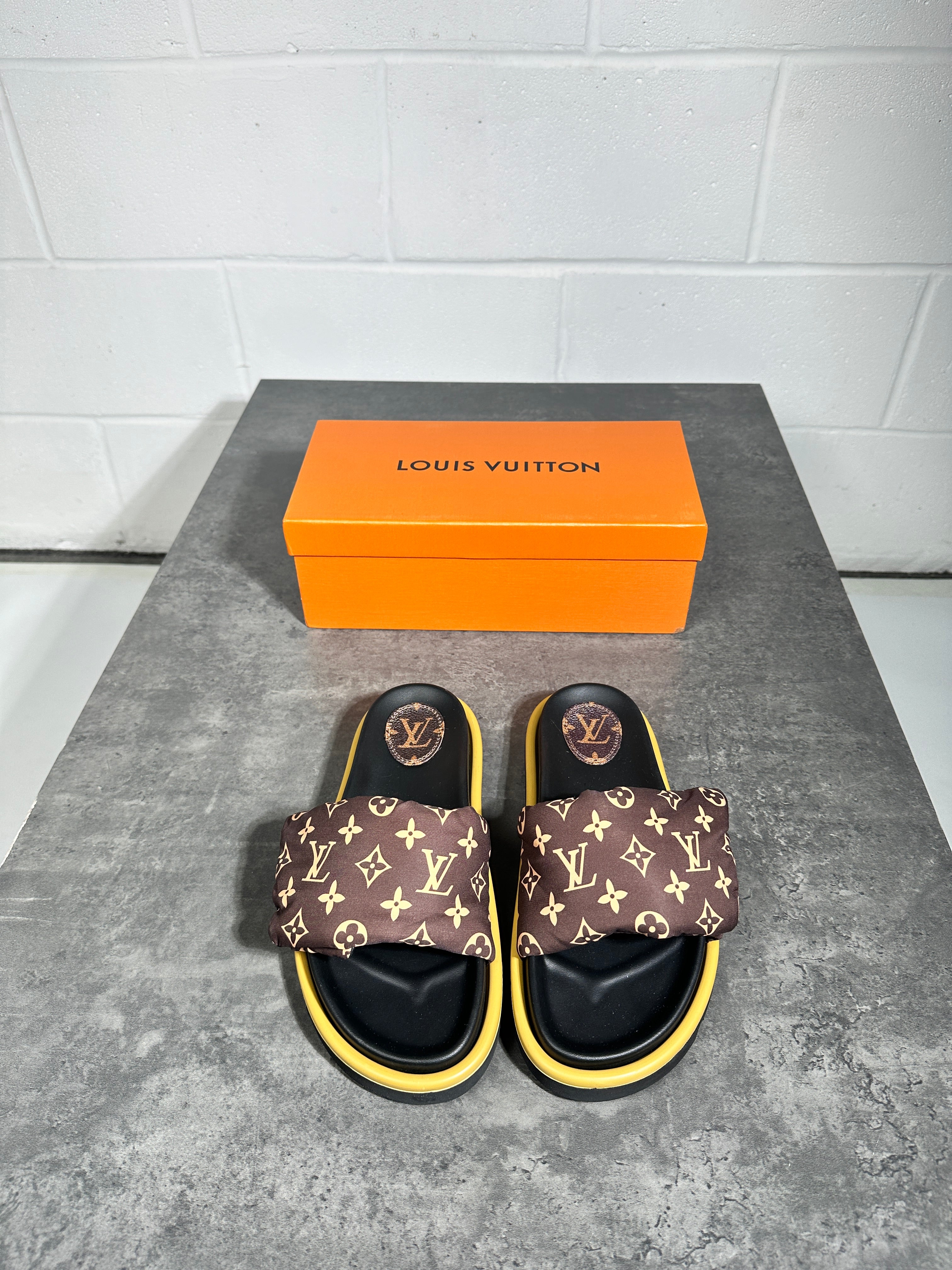 Lv - pillow slides brown