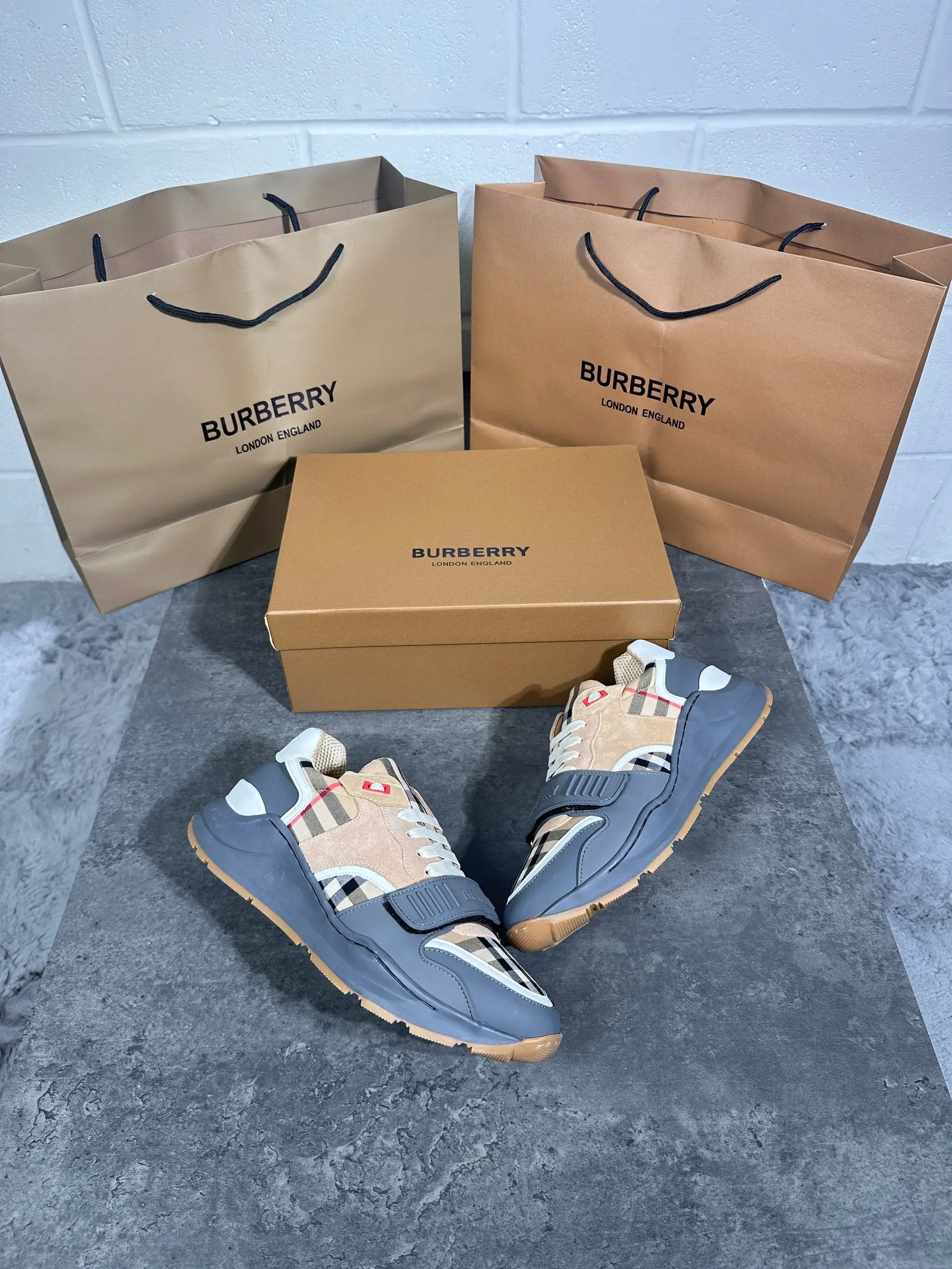 Burberry trainer by Stock supplier