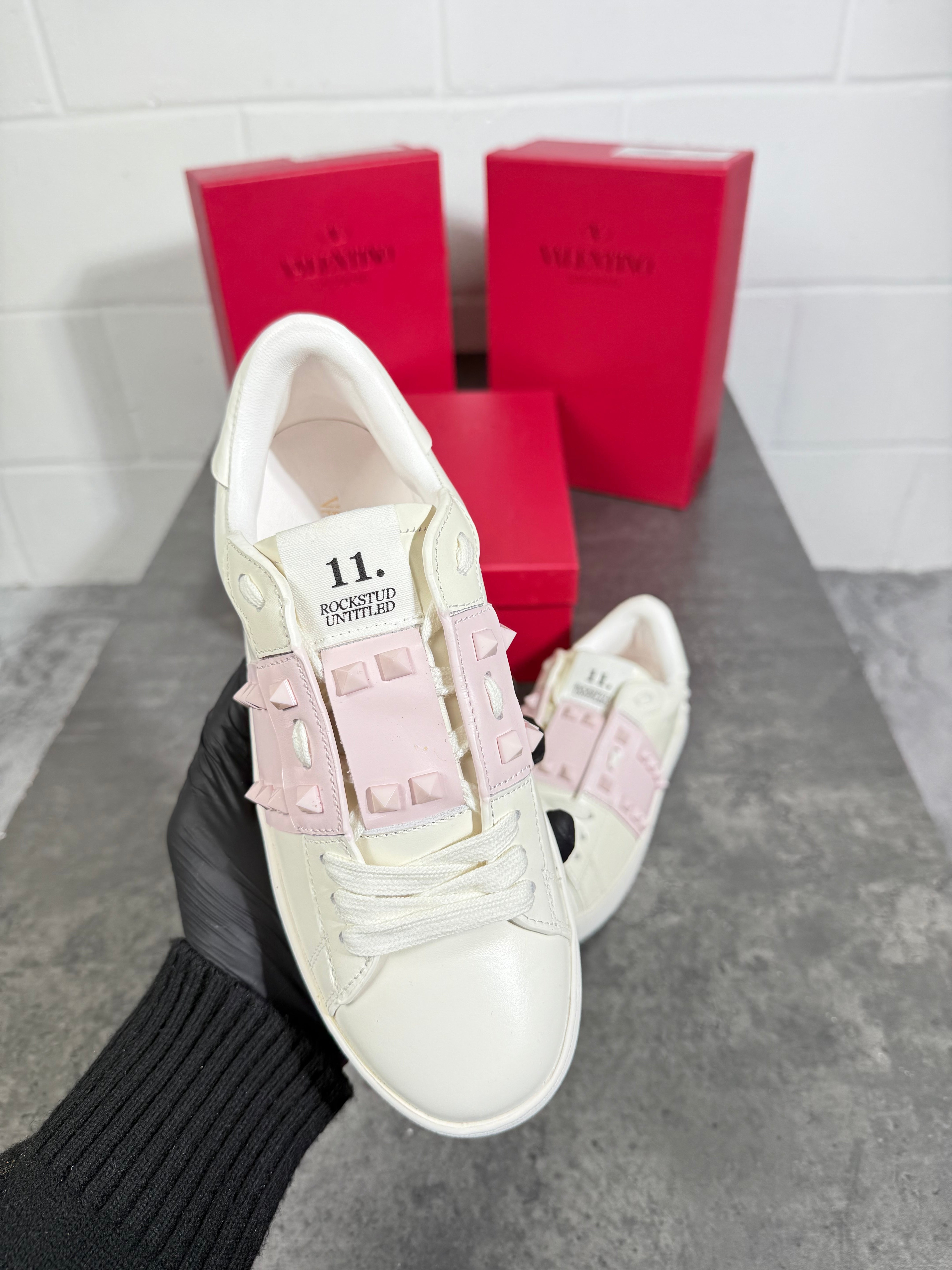 Ladies VLTN trainers pink n white