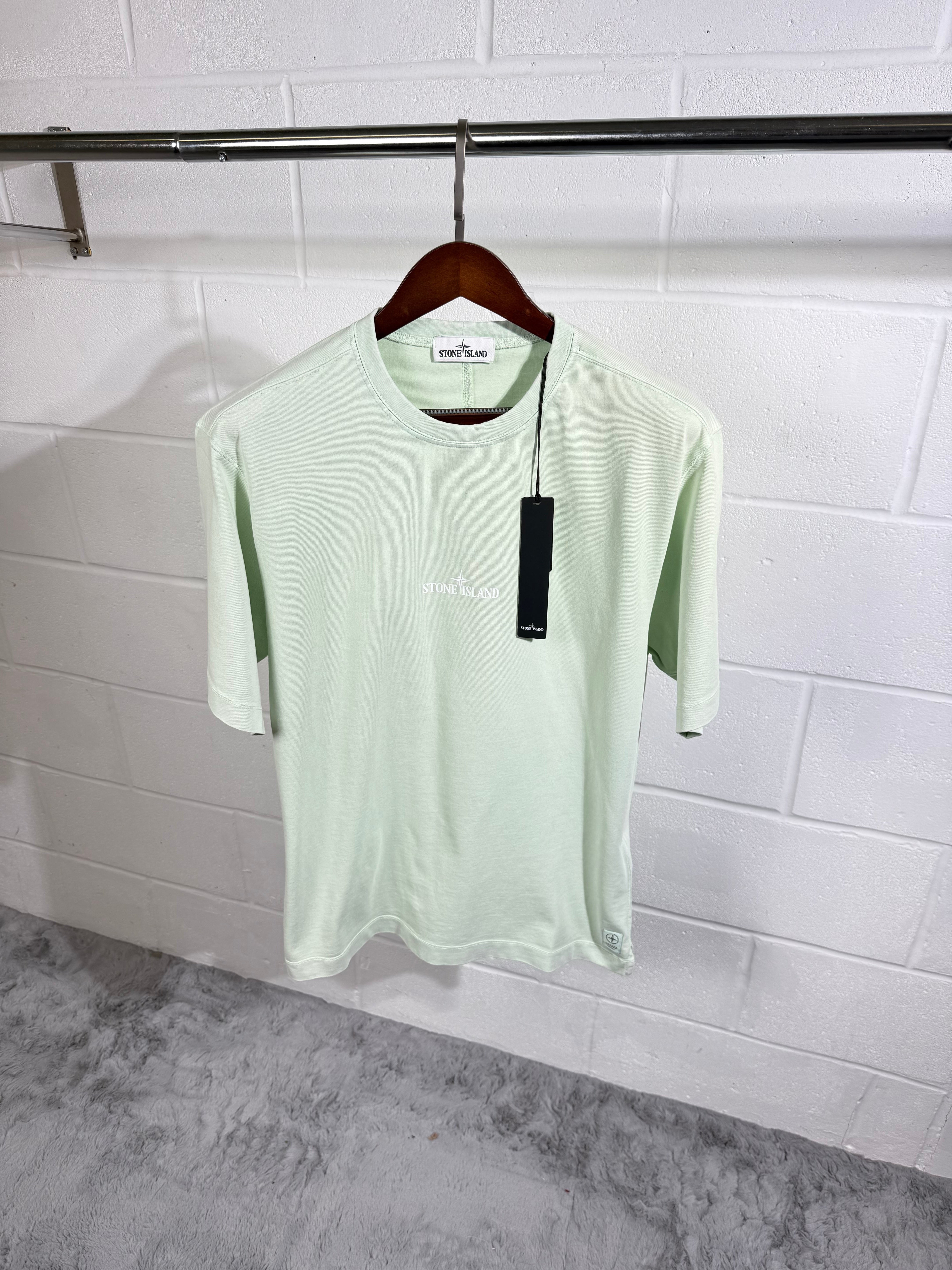 SI tee light green