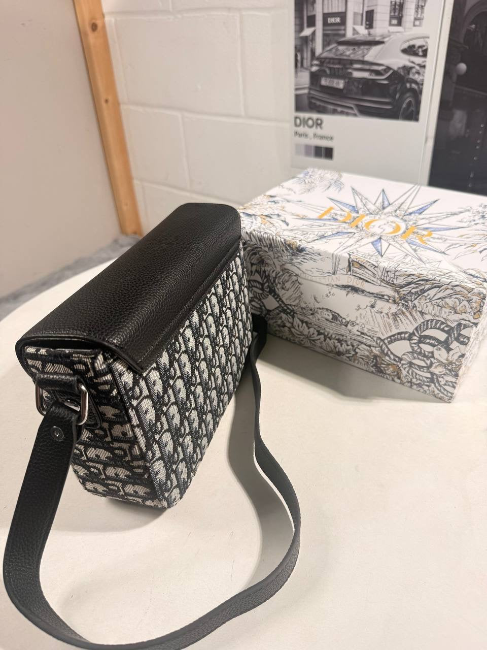 IOR MESSENGER BAG Stock supplier