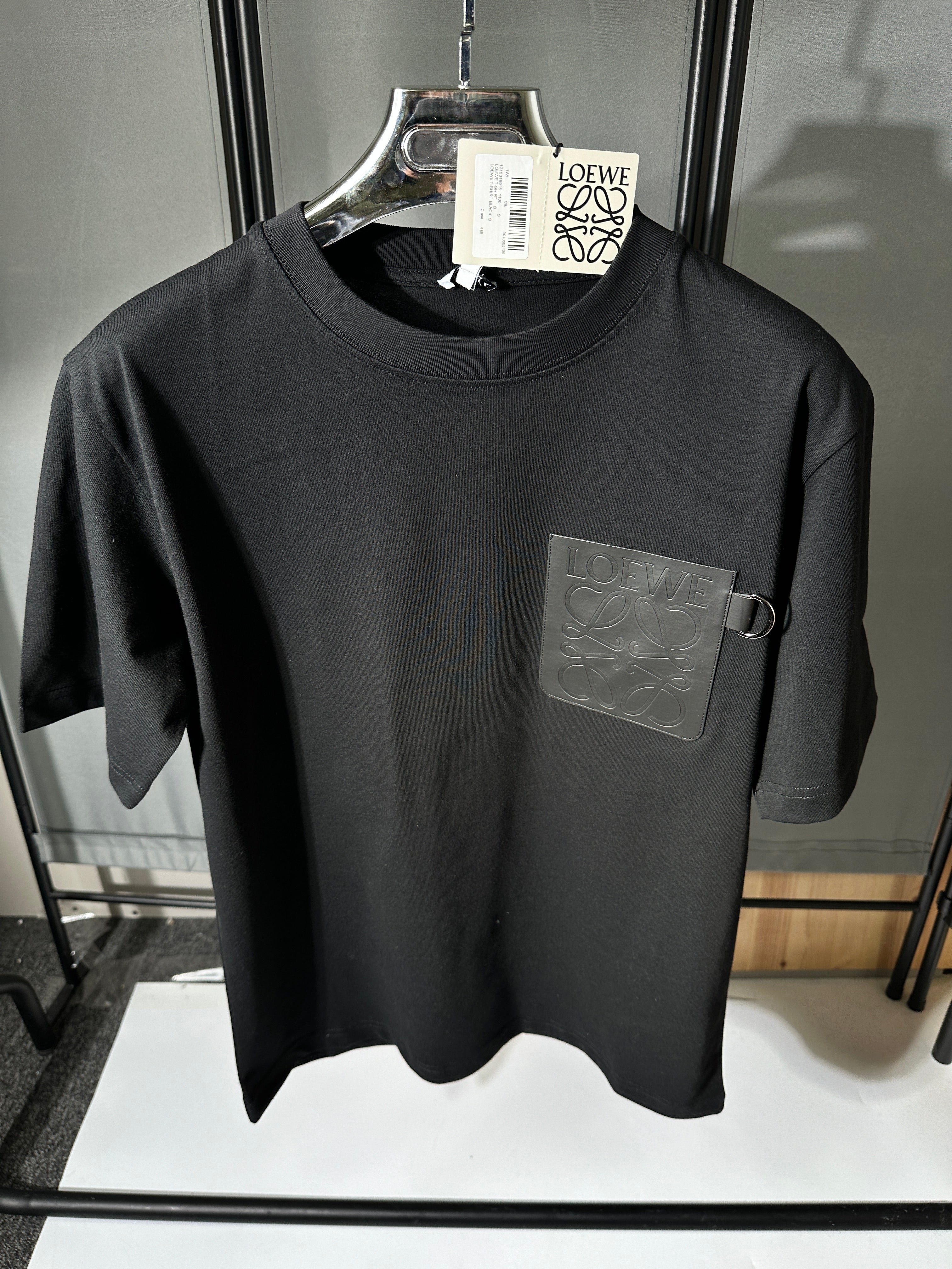 Loewe - pocket logo tee black