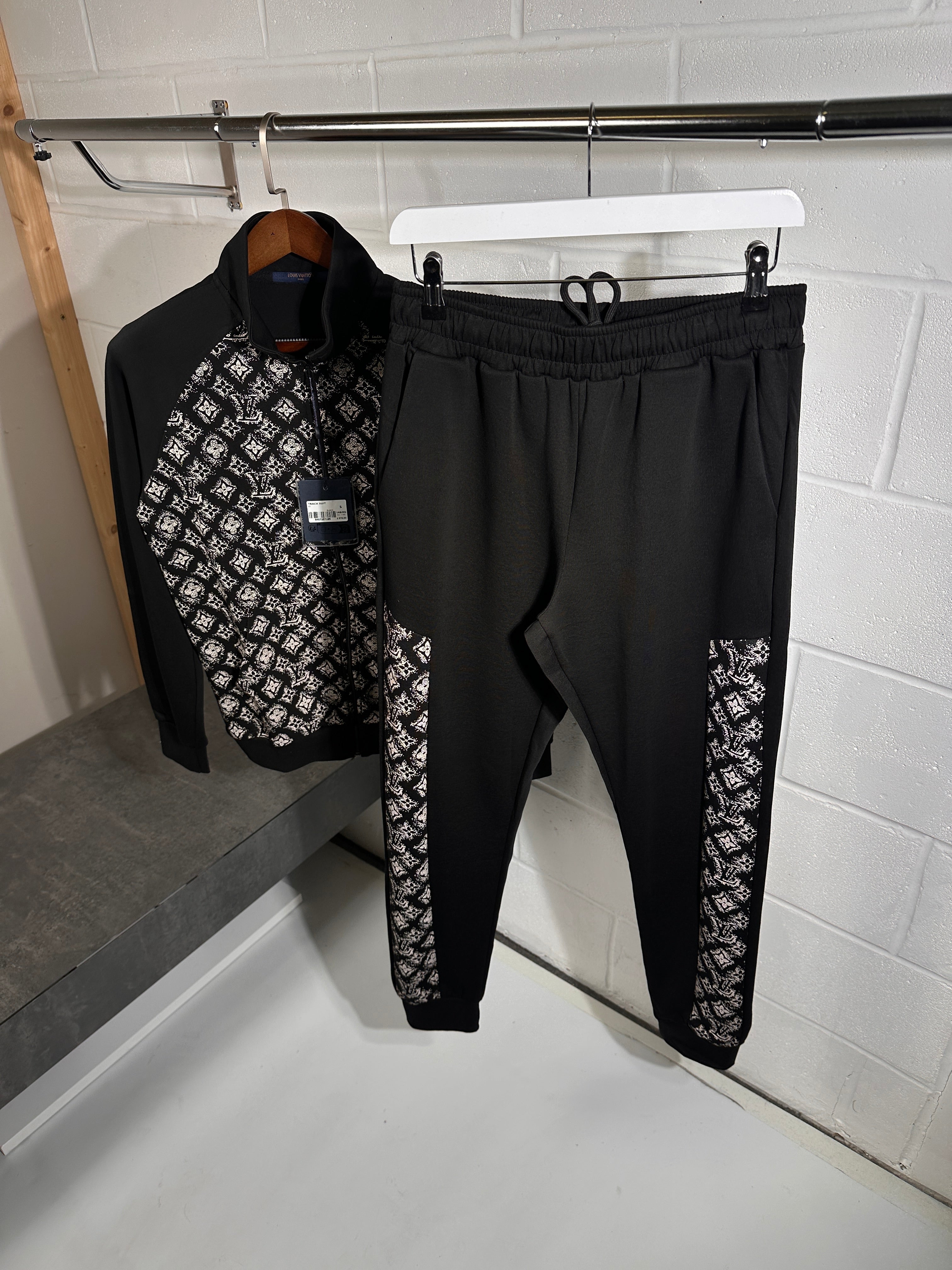 Lv Tracksuit black