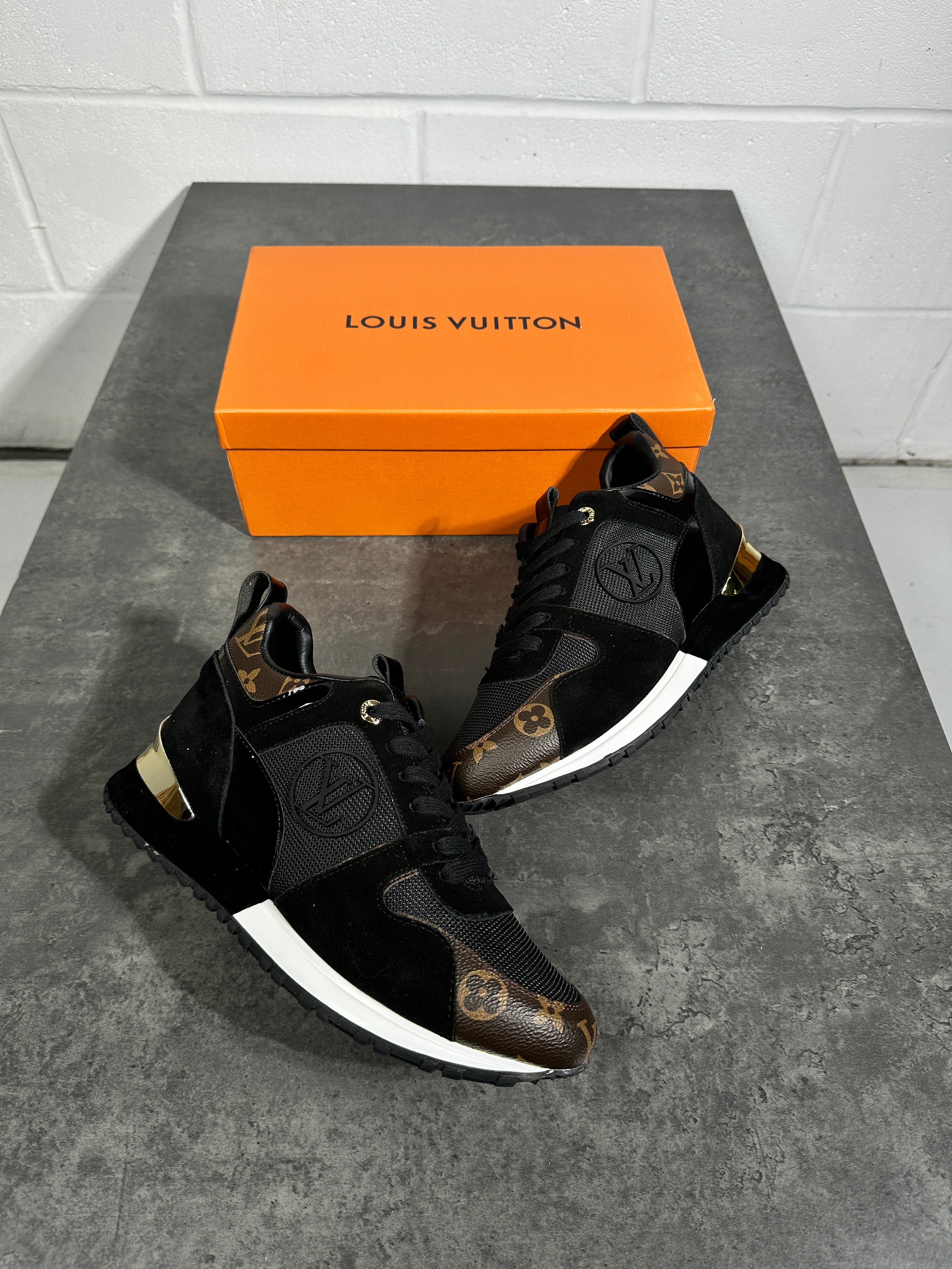 Lv - runaway trainers