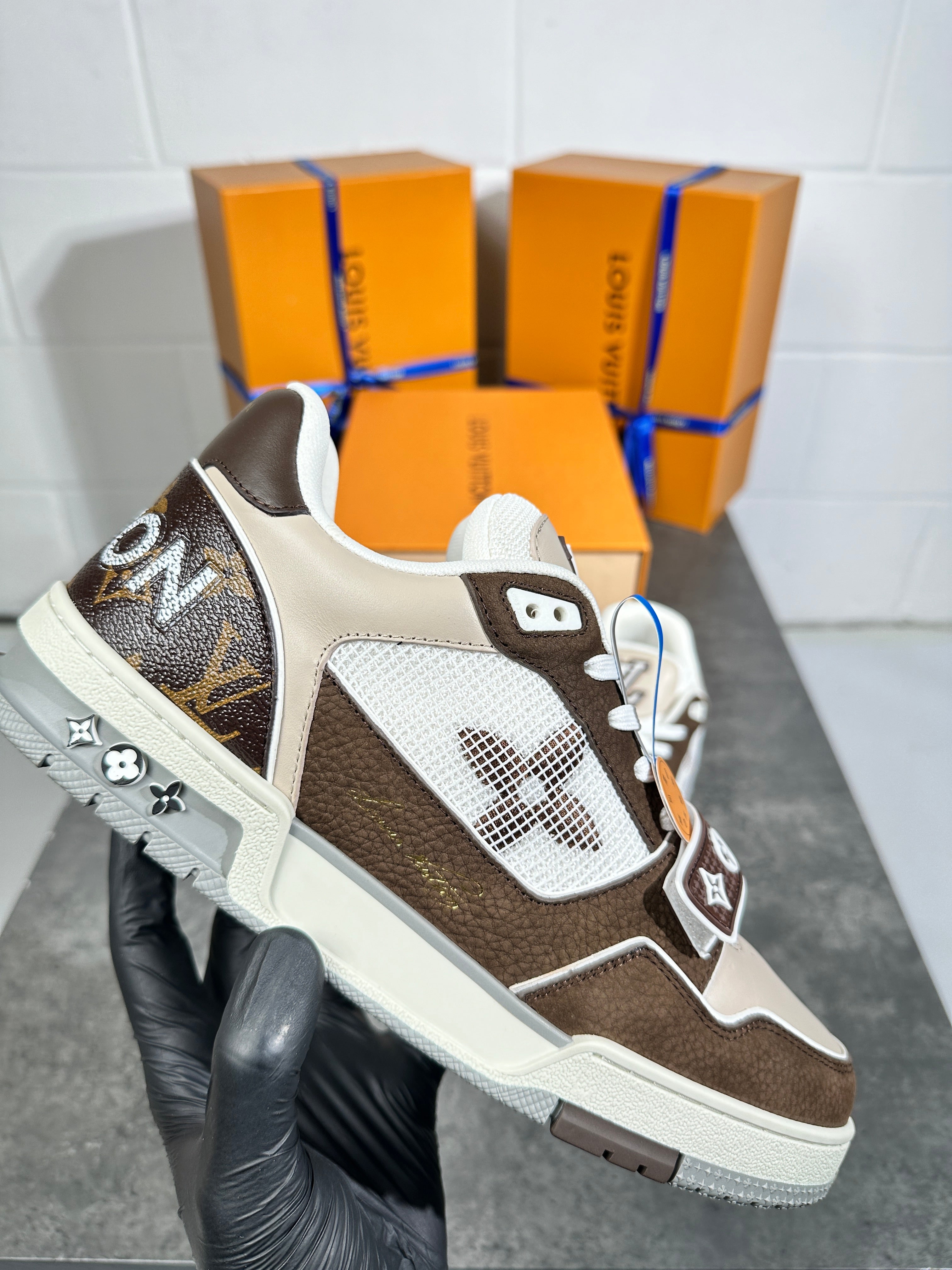 Lv - brown sneaker