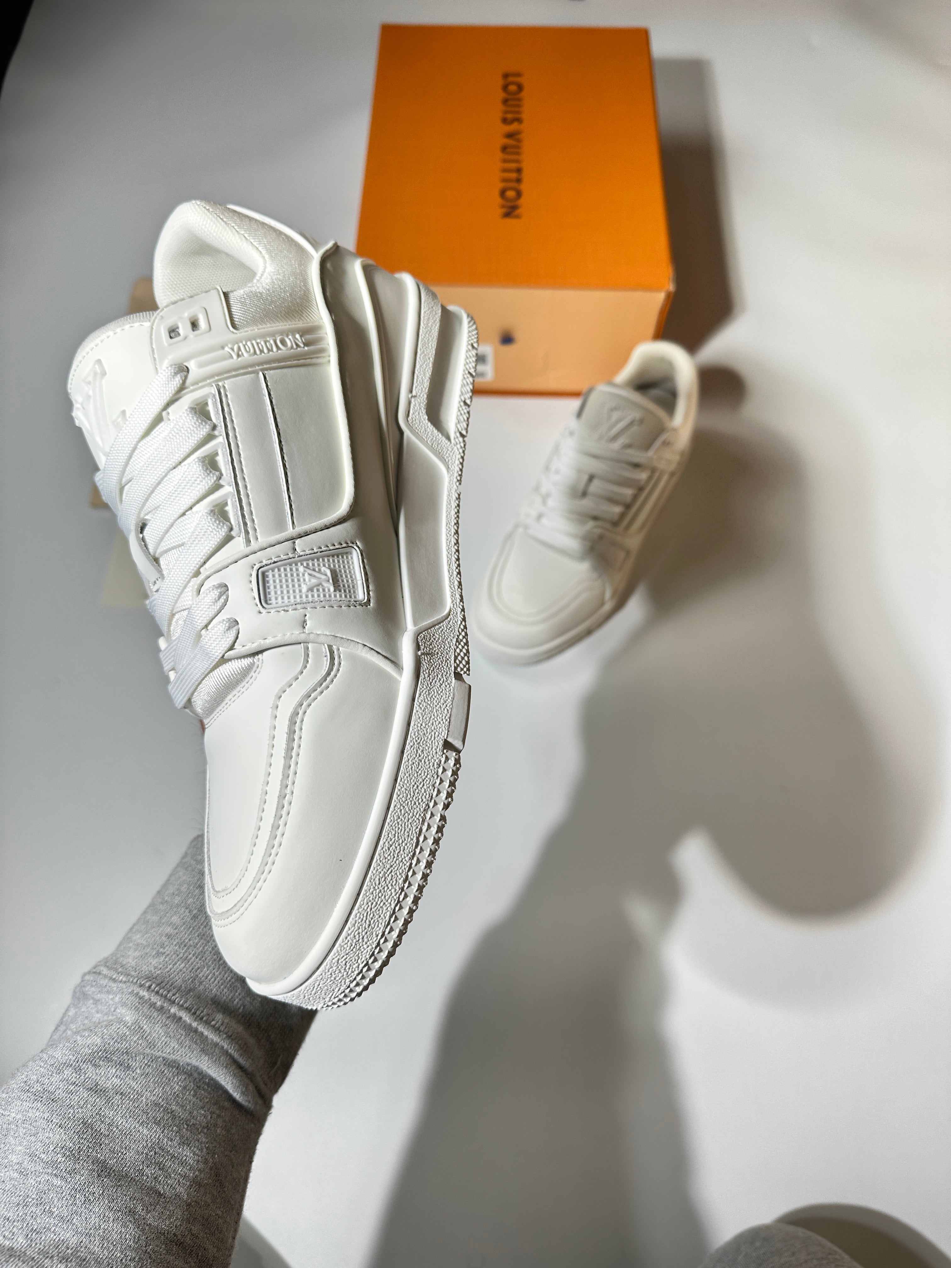 (pre-order)Louis Vuitton full white sneakers