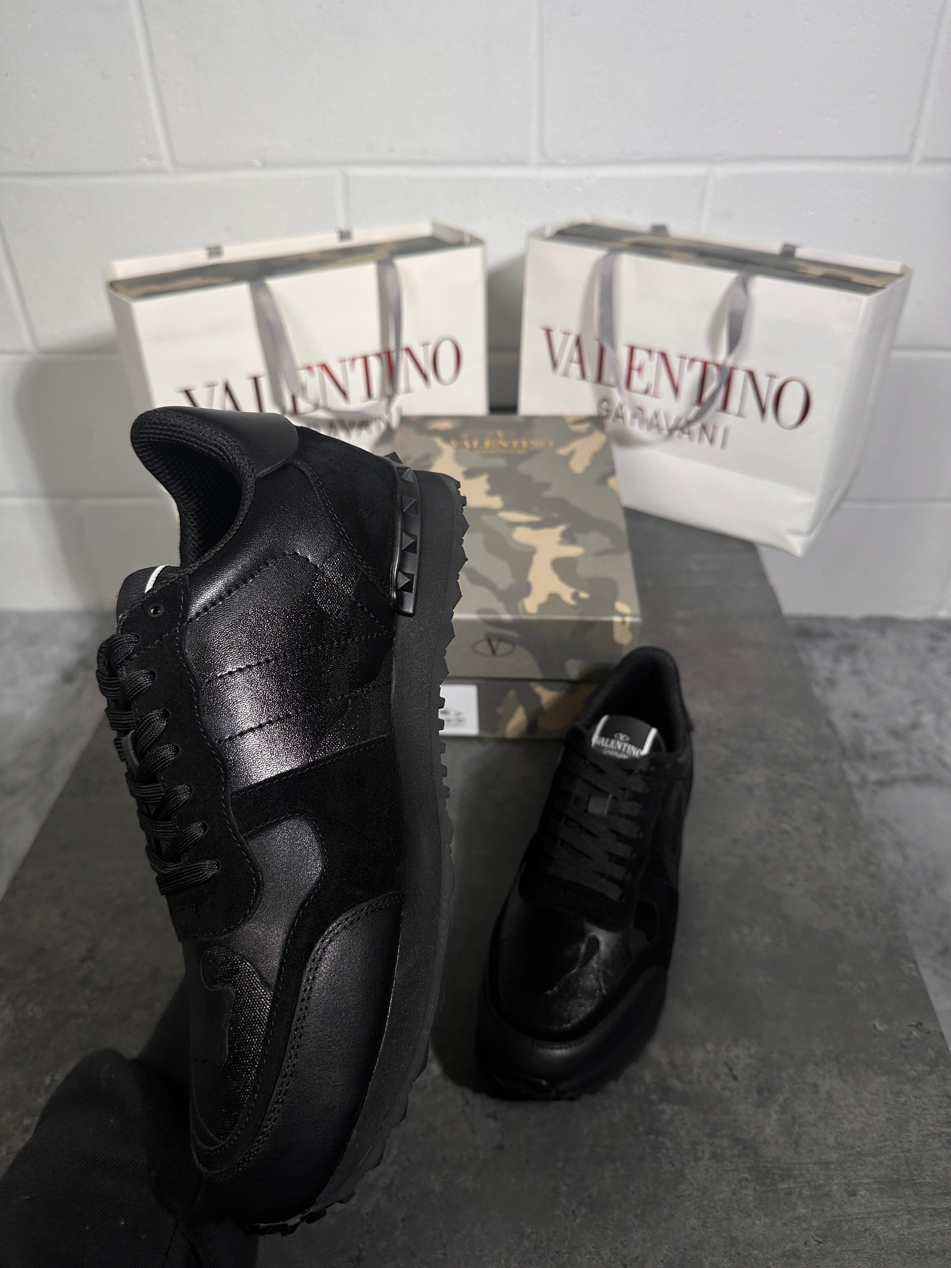 Valentino trainer triple black