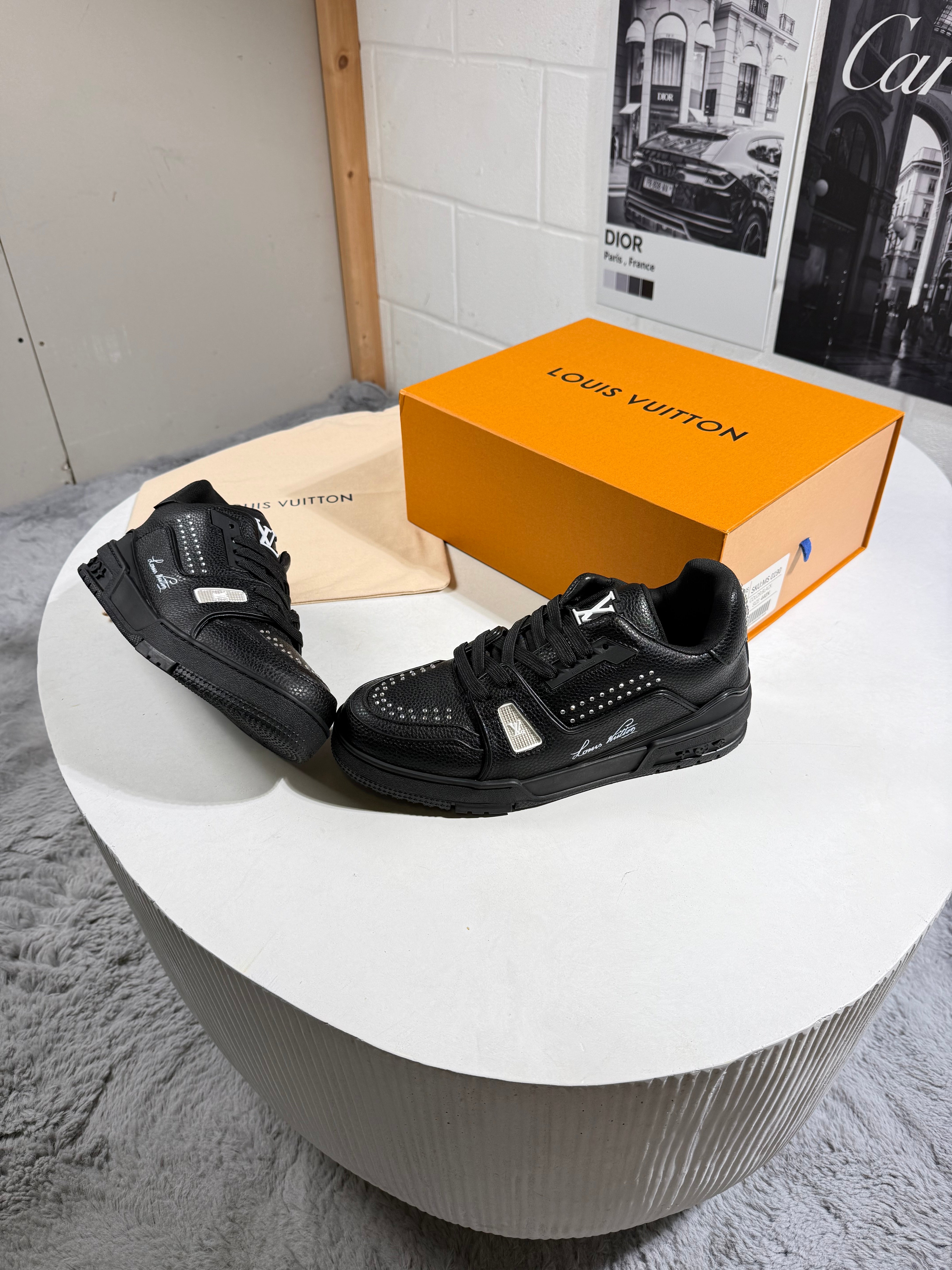 LV TRAINER BLACK CALF