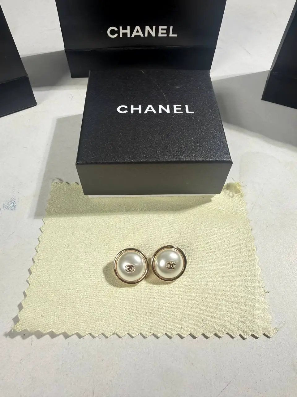 CHNL PEARL EARRINGS by Stock supplier