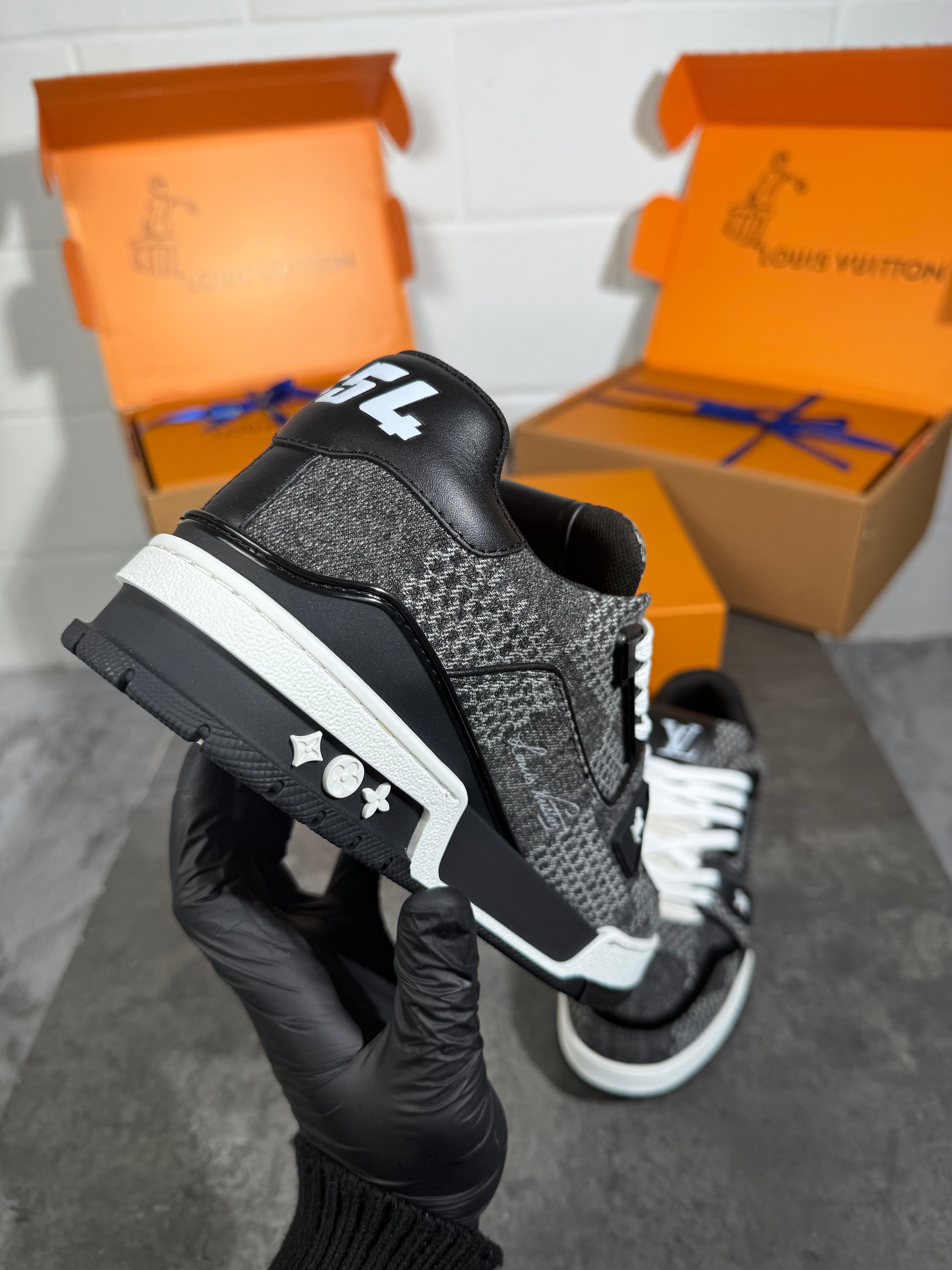 Lv trainer black n grey