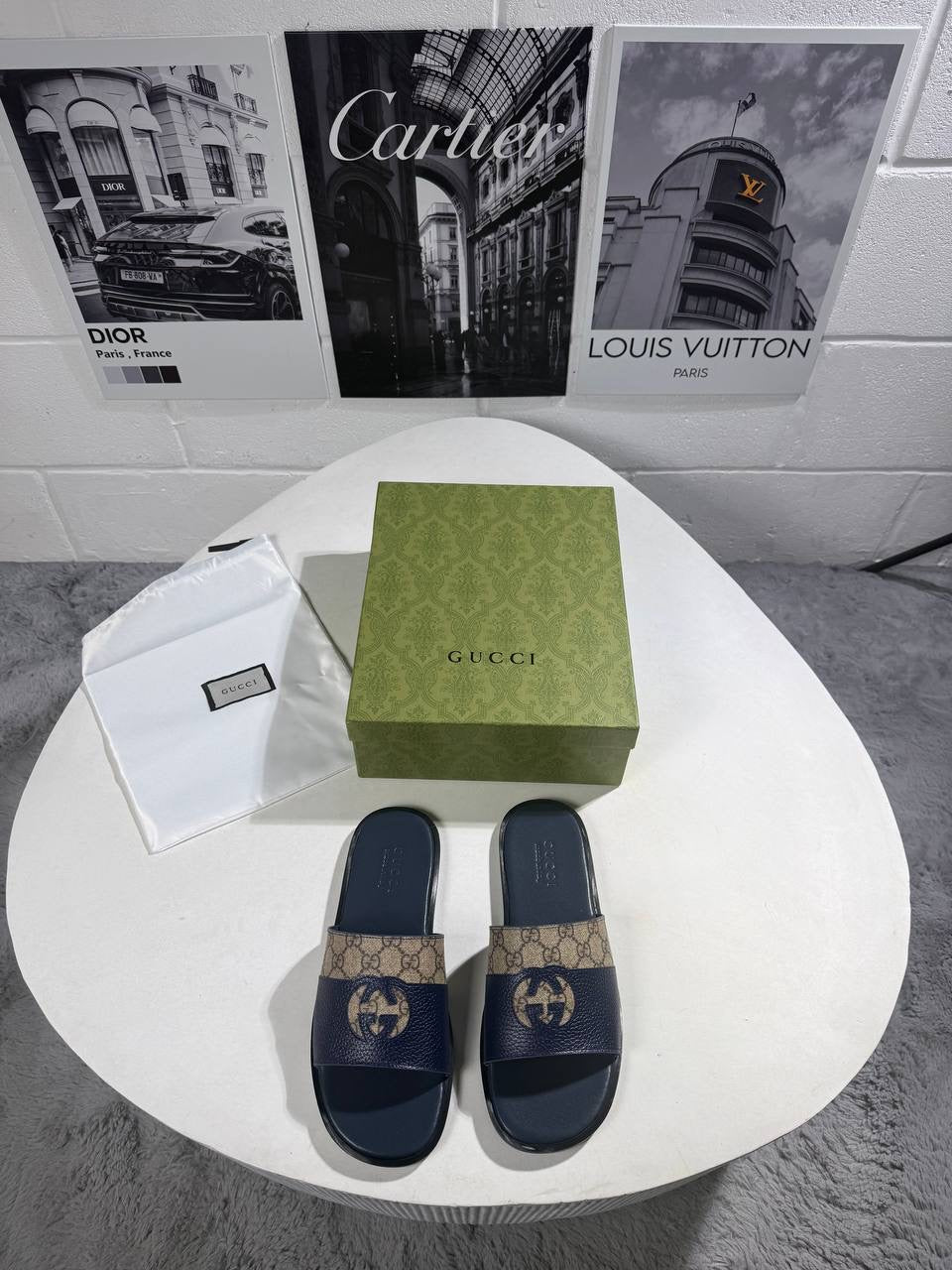 UCCI BLUE LOGO SLIDERS