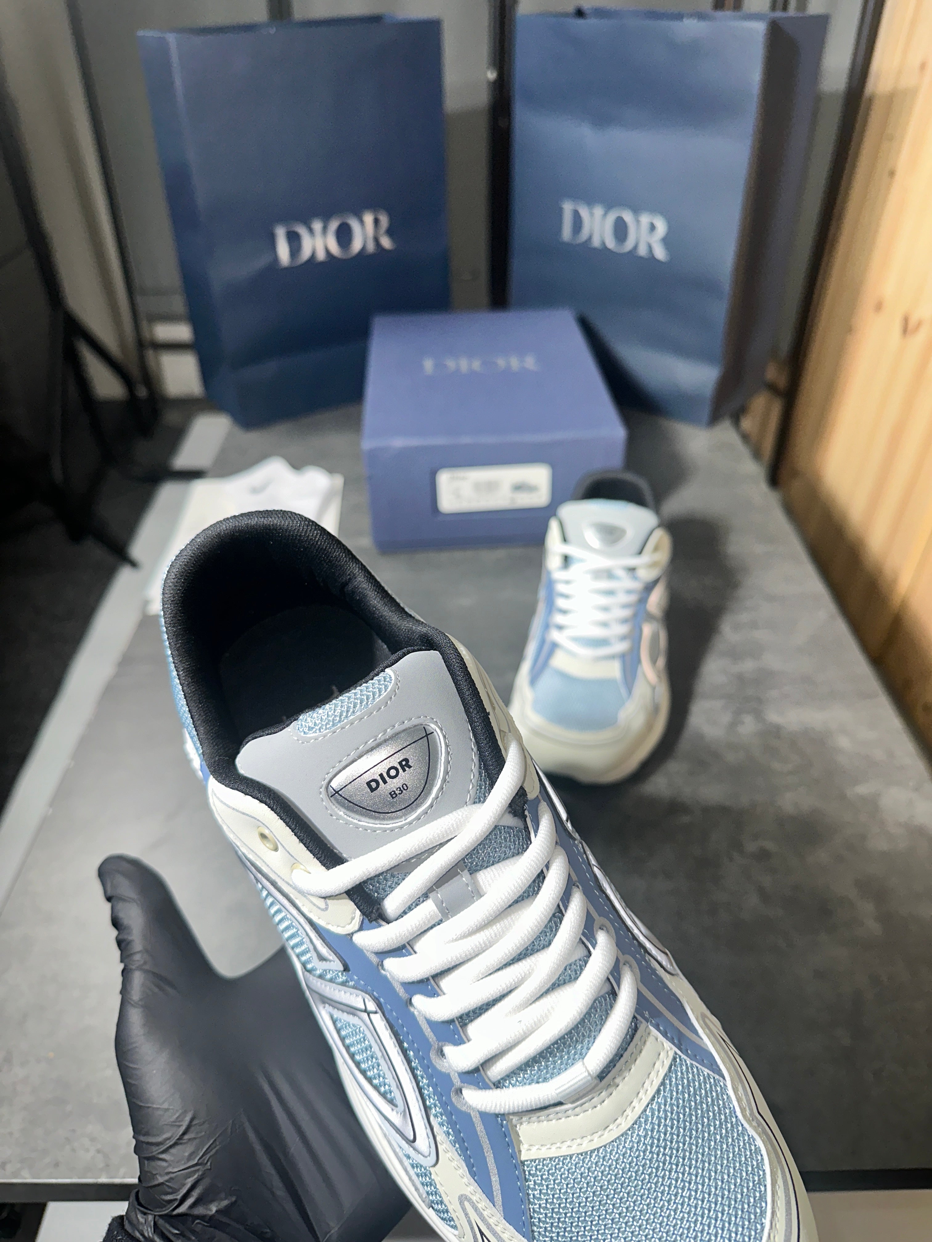 (pre-order)Dior - b30 baby blue