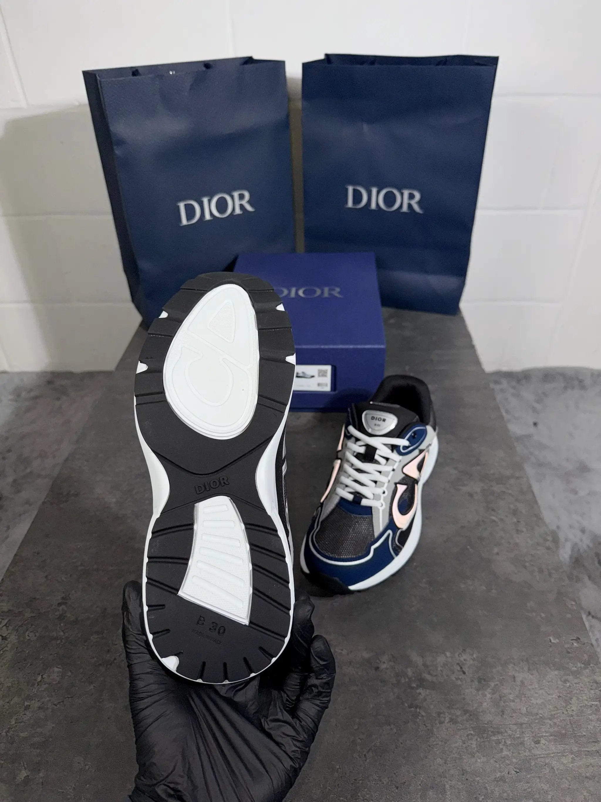 B30 WHITE AND NAVY (Pre Order)