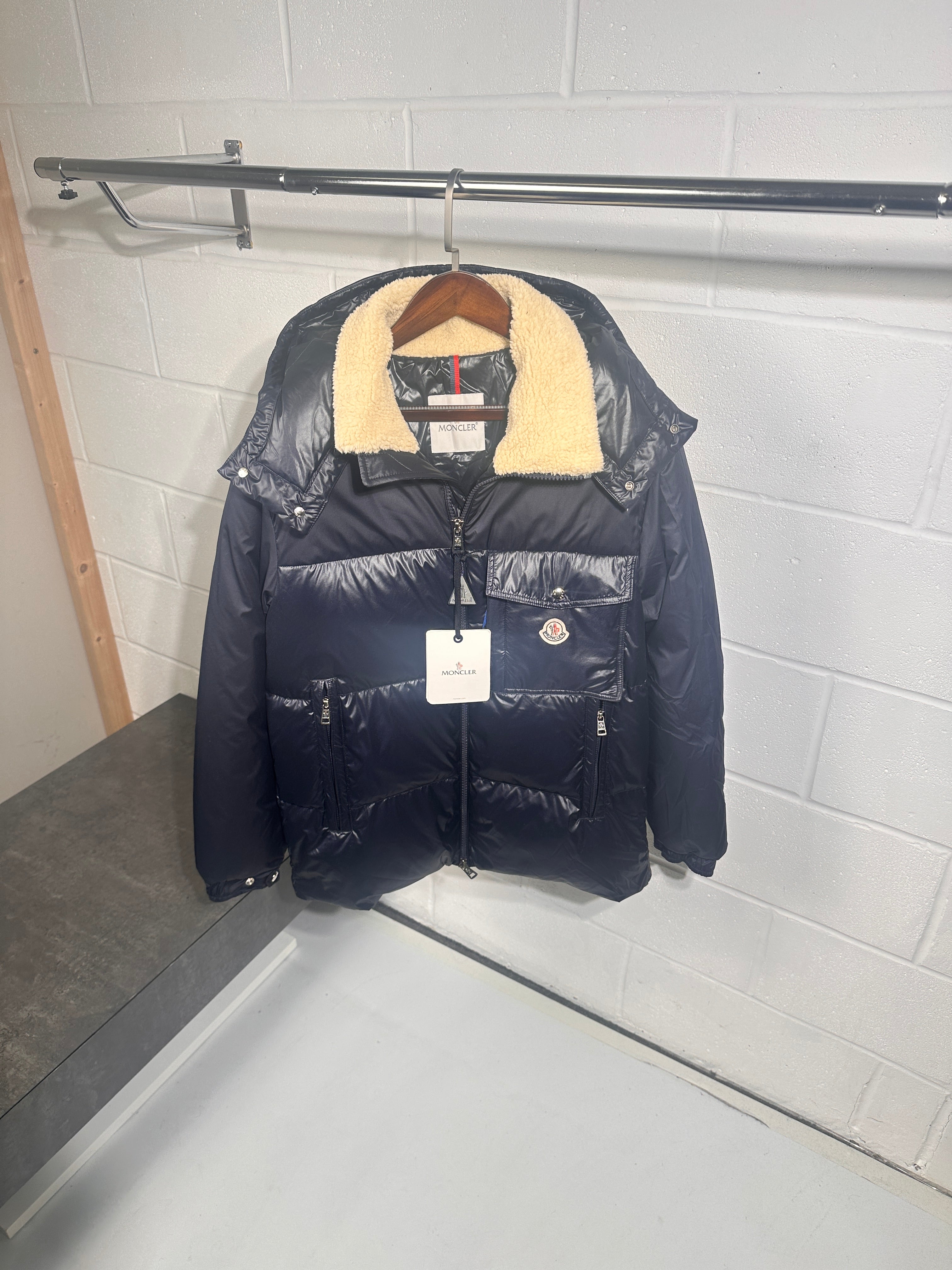 Moncler Bayuda Down Jacket Navy