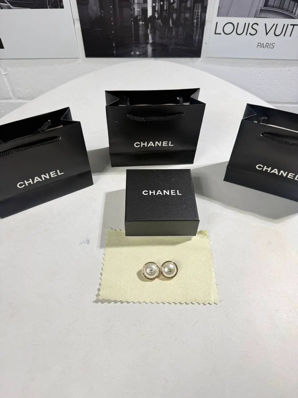 CHNL PEARL EARRINGS by Stock supplier